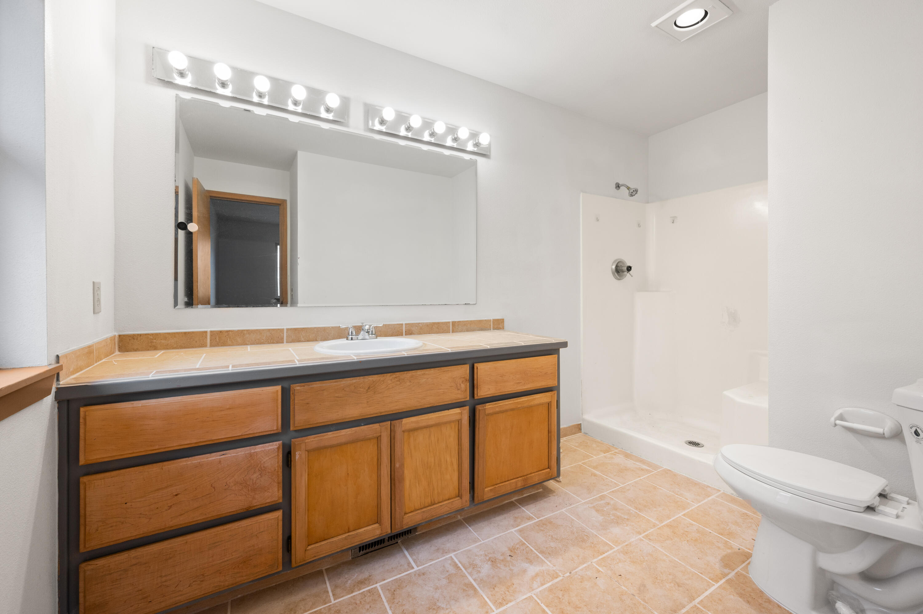 156 NE 9th Street