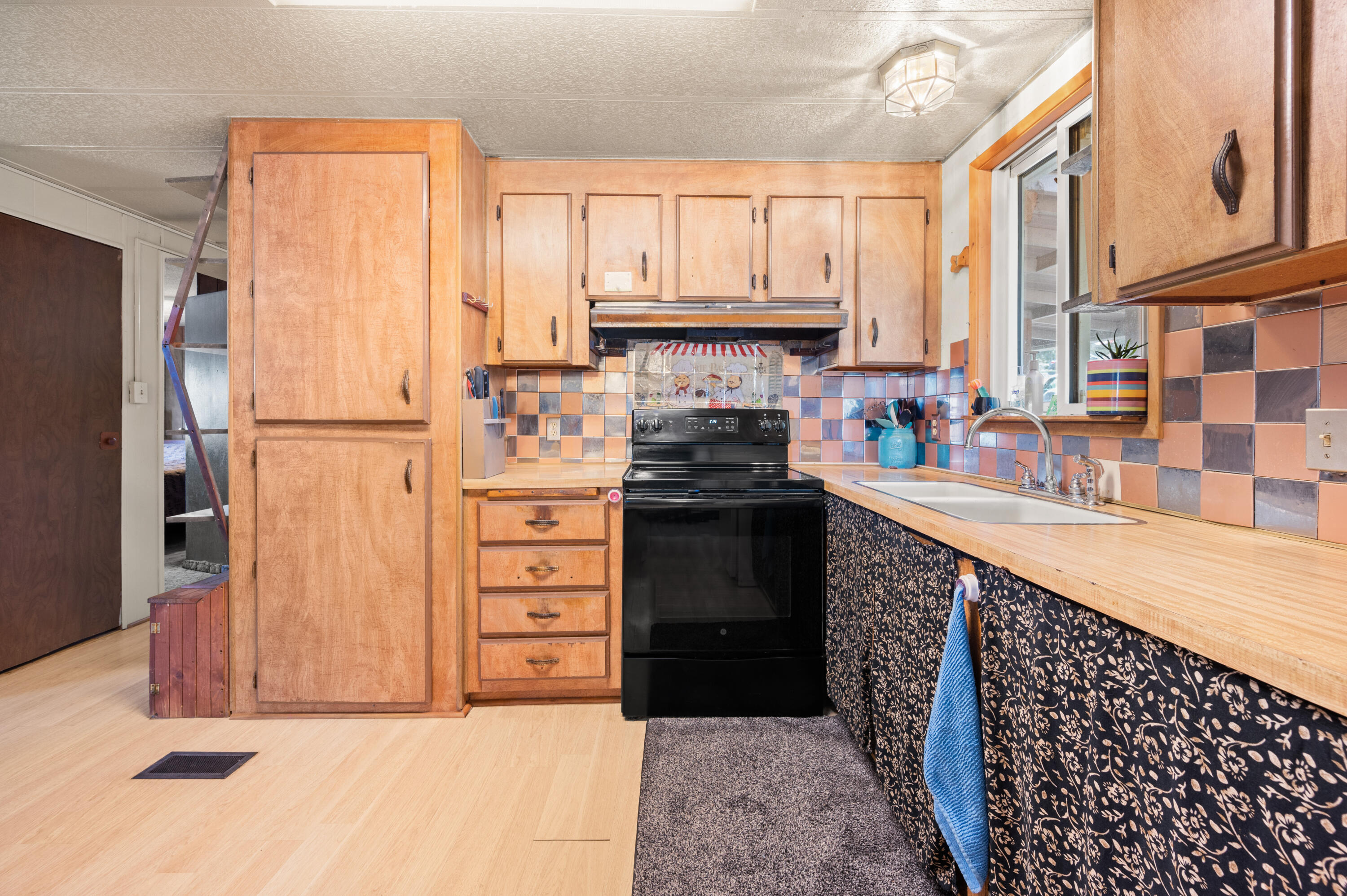 791 SE Akins Drive