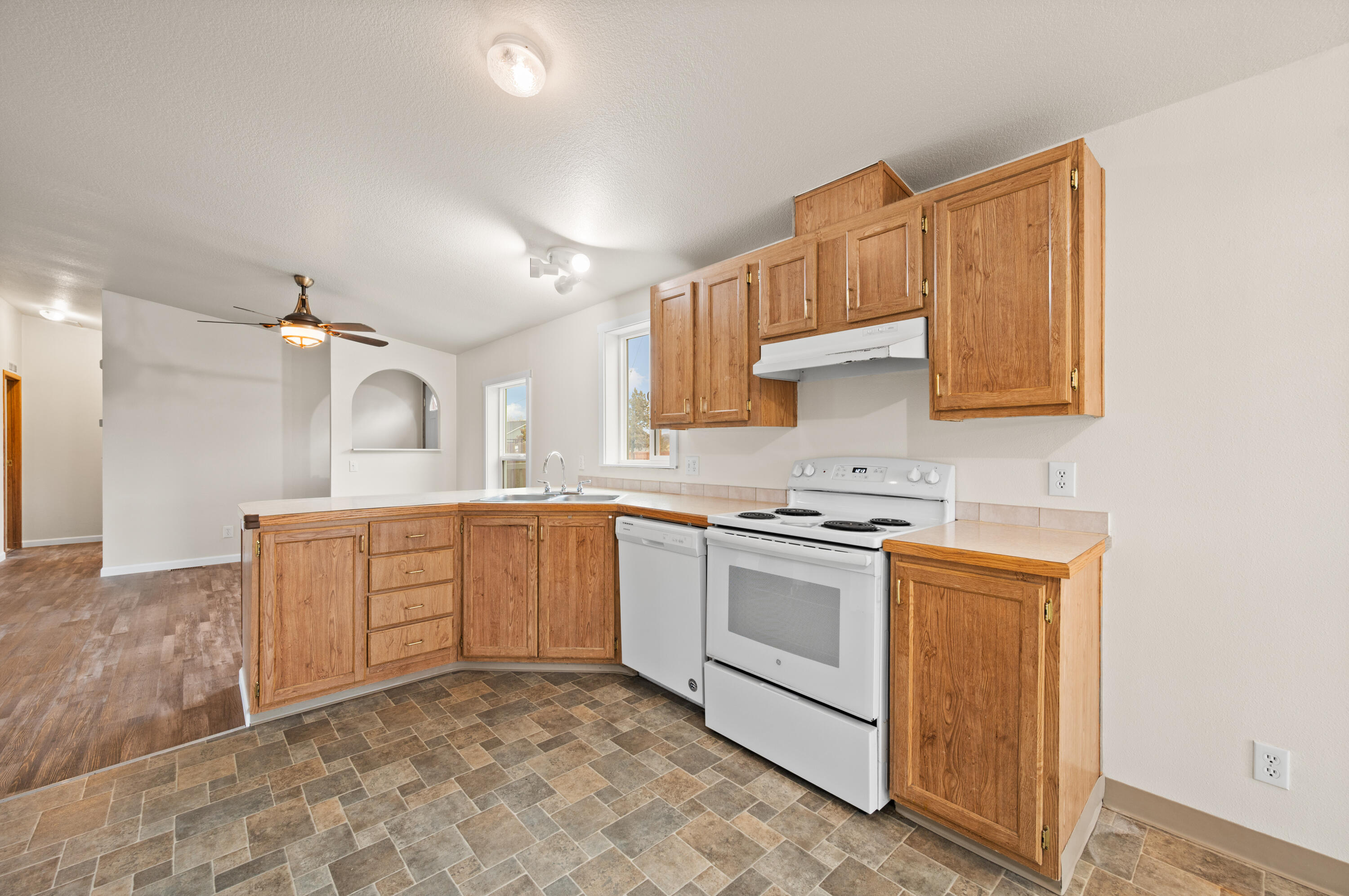682 SE 10th Street