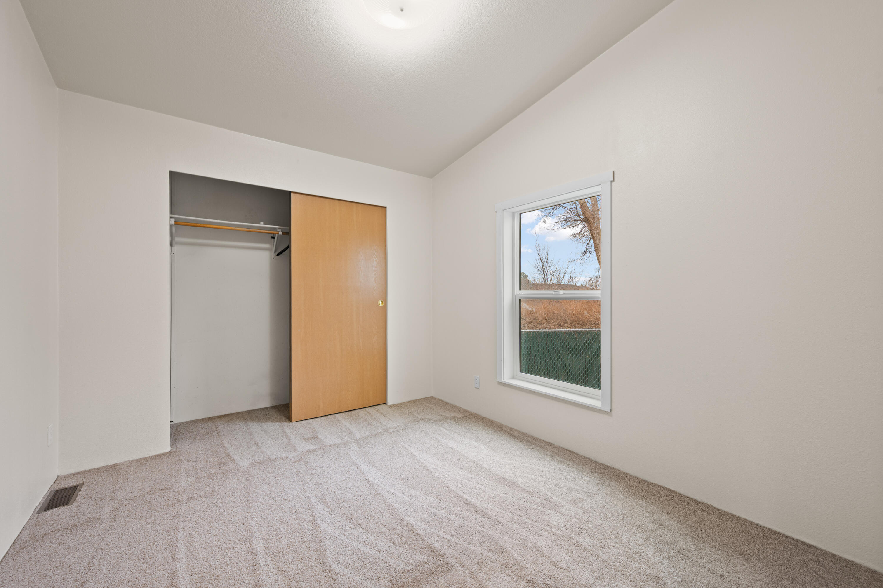682 SE 10th Street