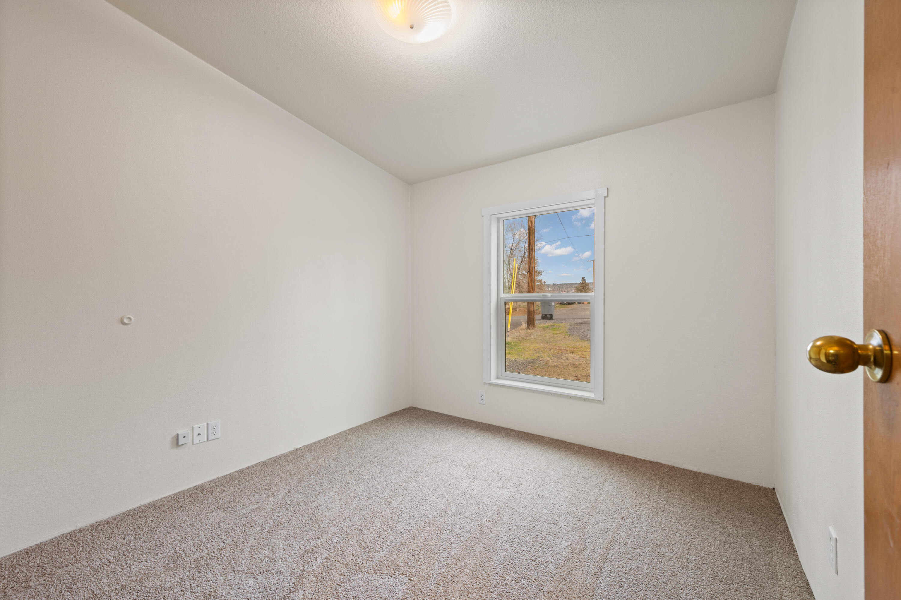 682 SE 10th Street