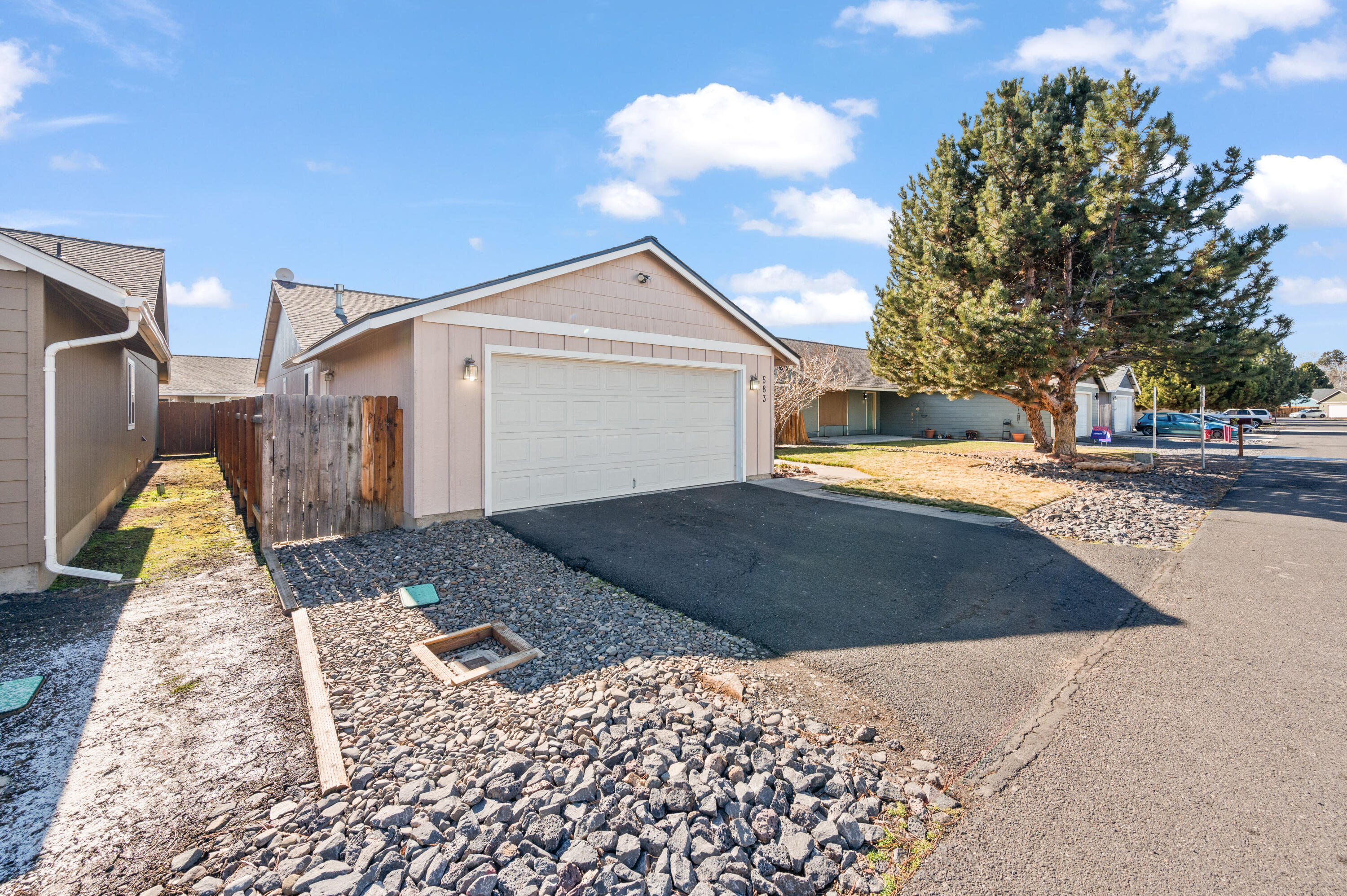 583 SE Ponderosa Drive
