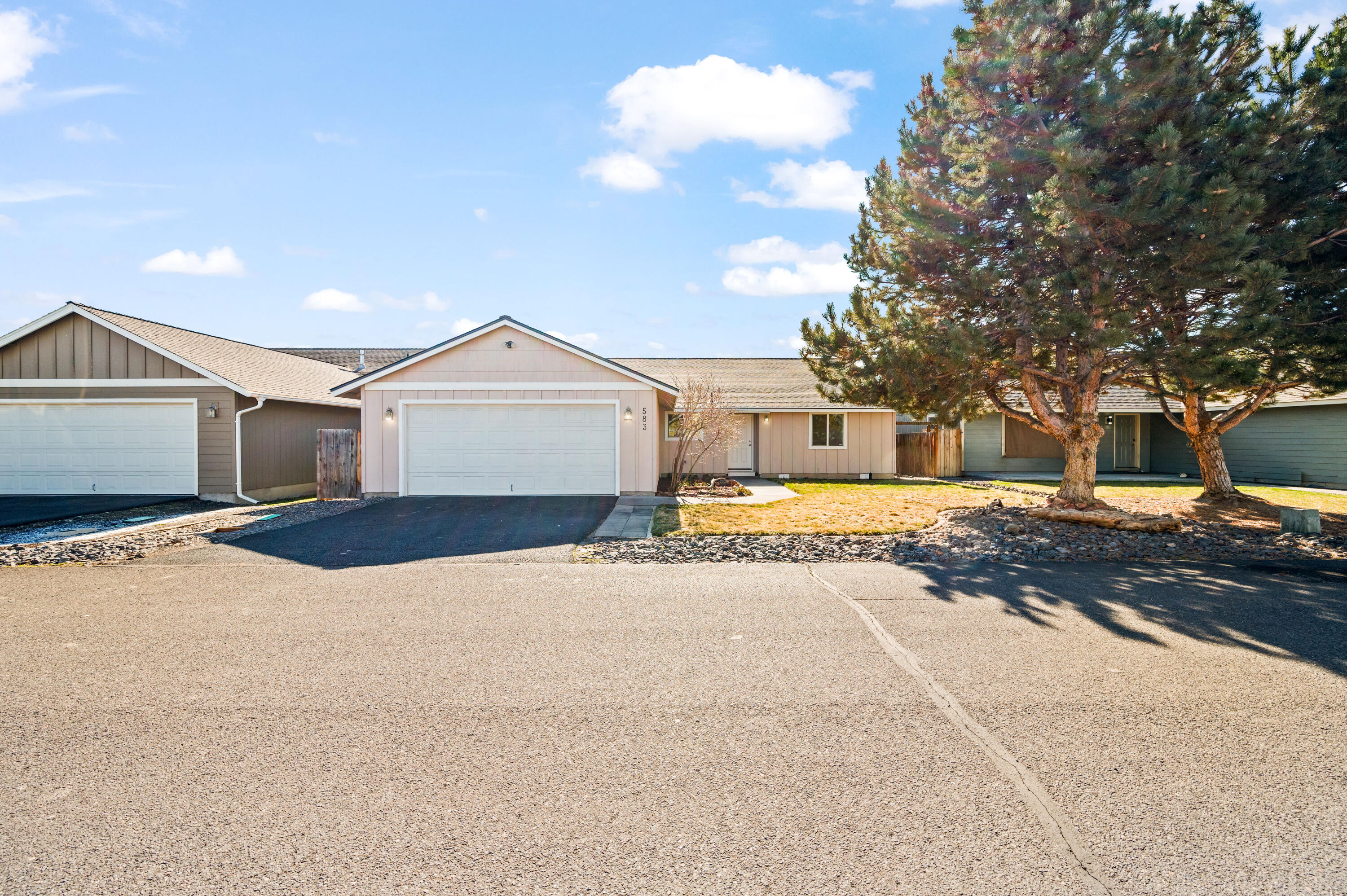 583 SE Ponderosa Drive