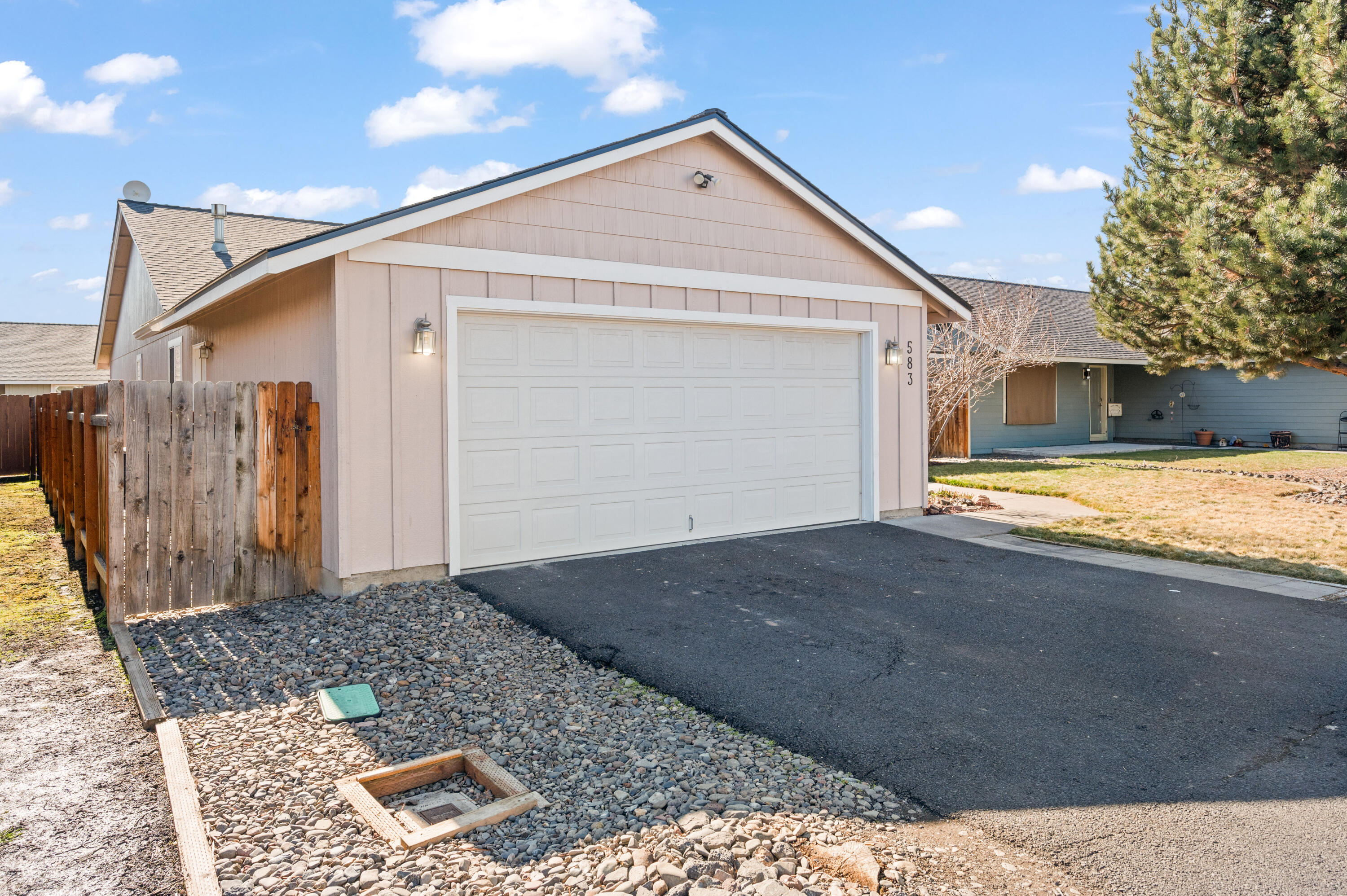 583 SE Ponderosa Drive