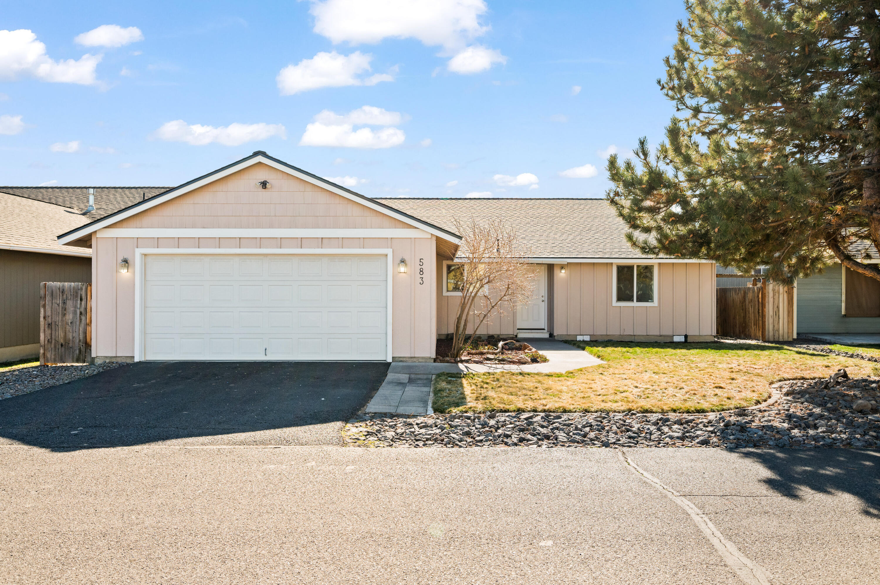 583 SE Ponderosa Drive