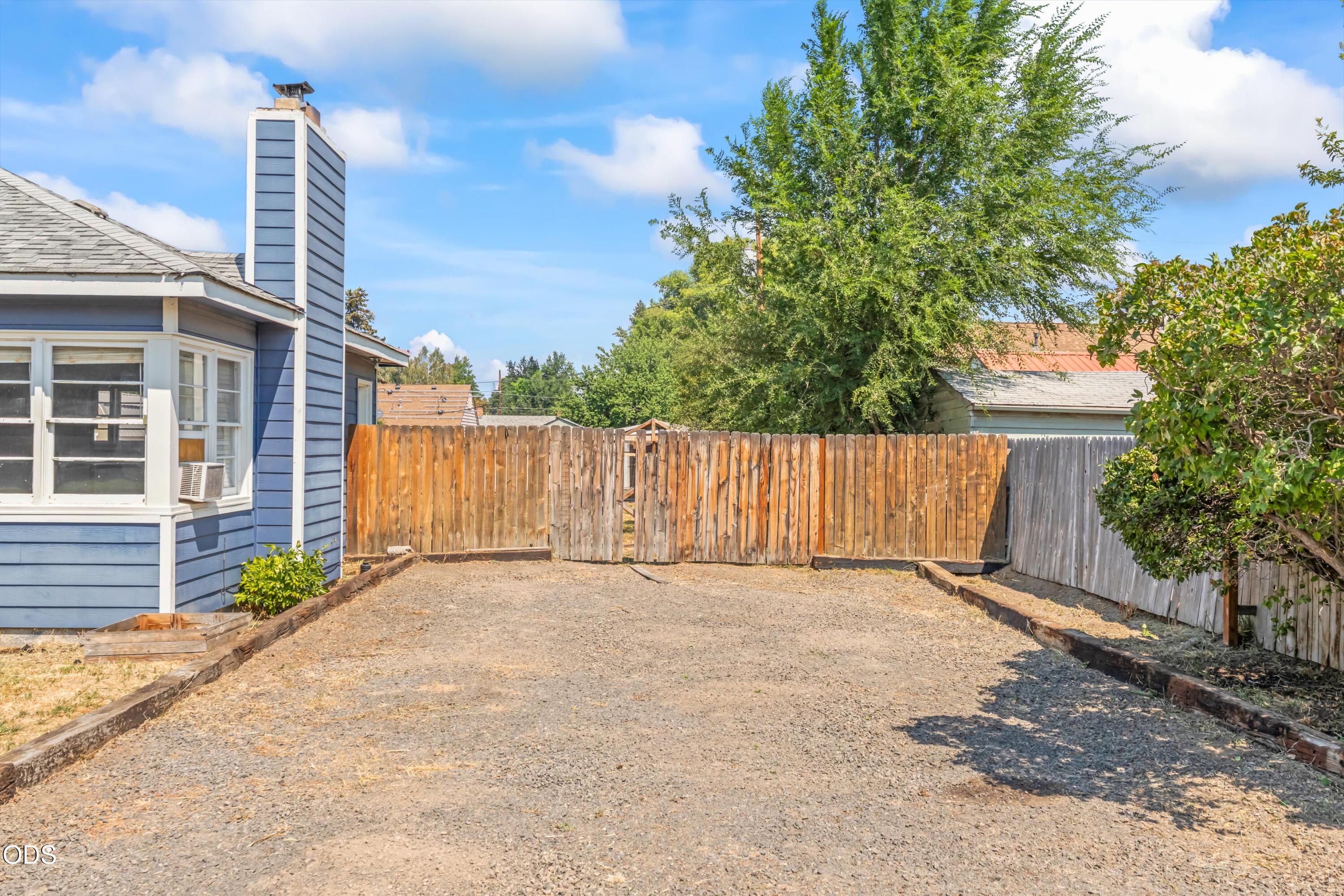 585 SE 4th Street