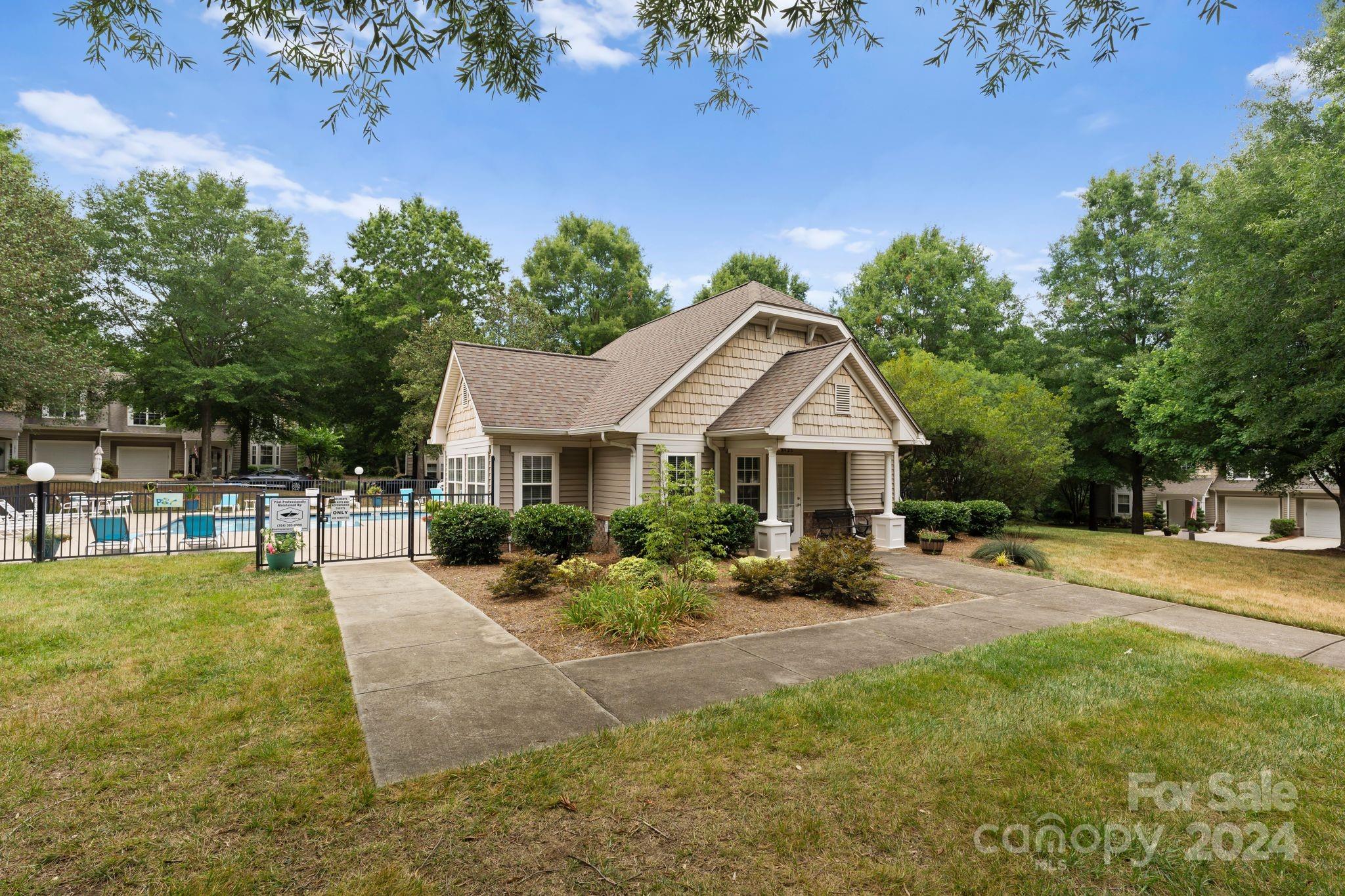 8921 Rosalyn Glen Road