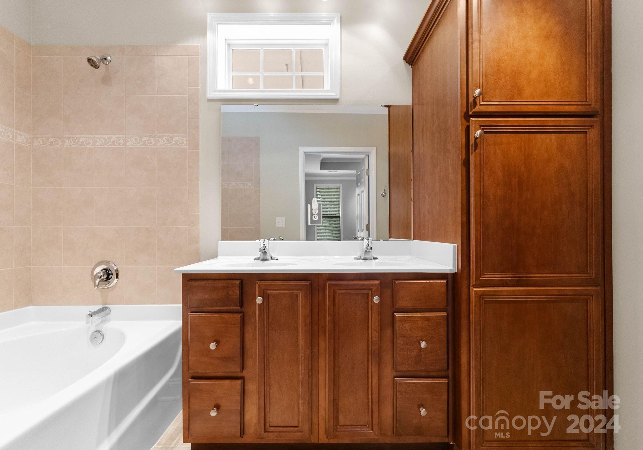 8921 Rosalyn Glen Road