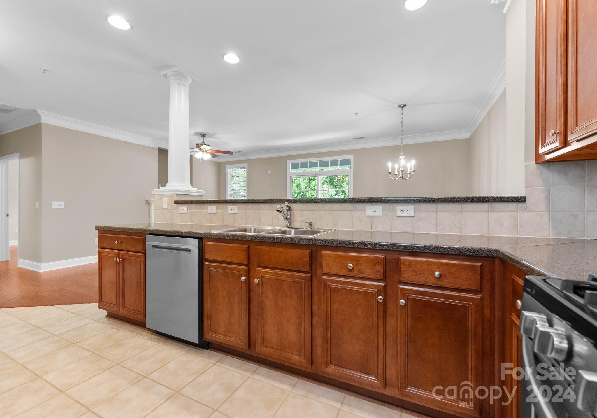 8921 Rosalyn Glen Road