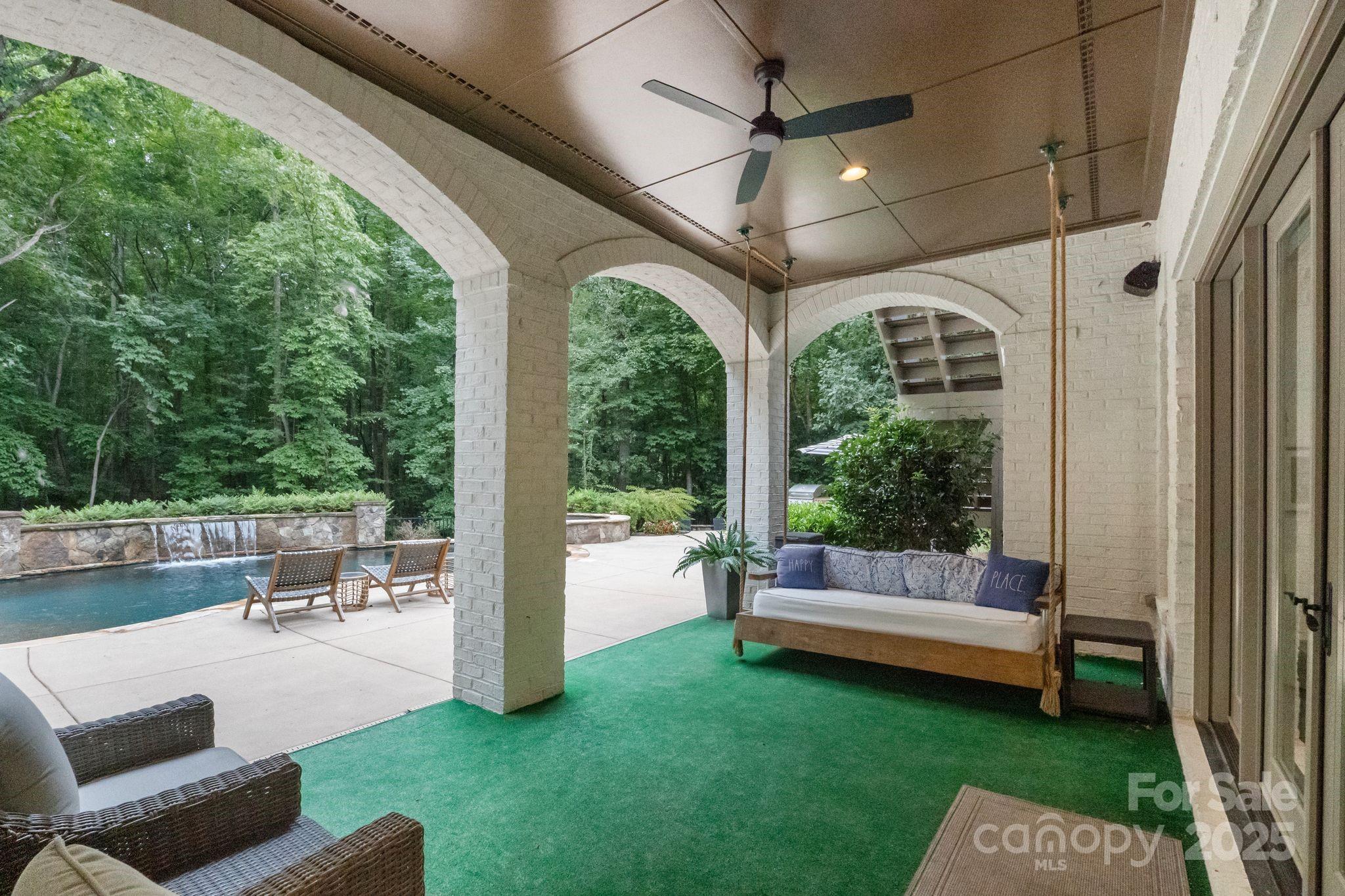 105 Breakwater Court