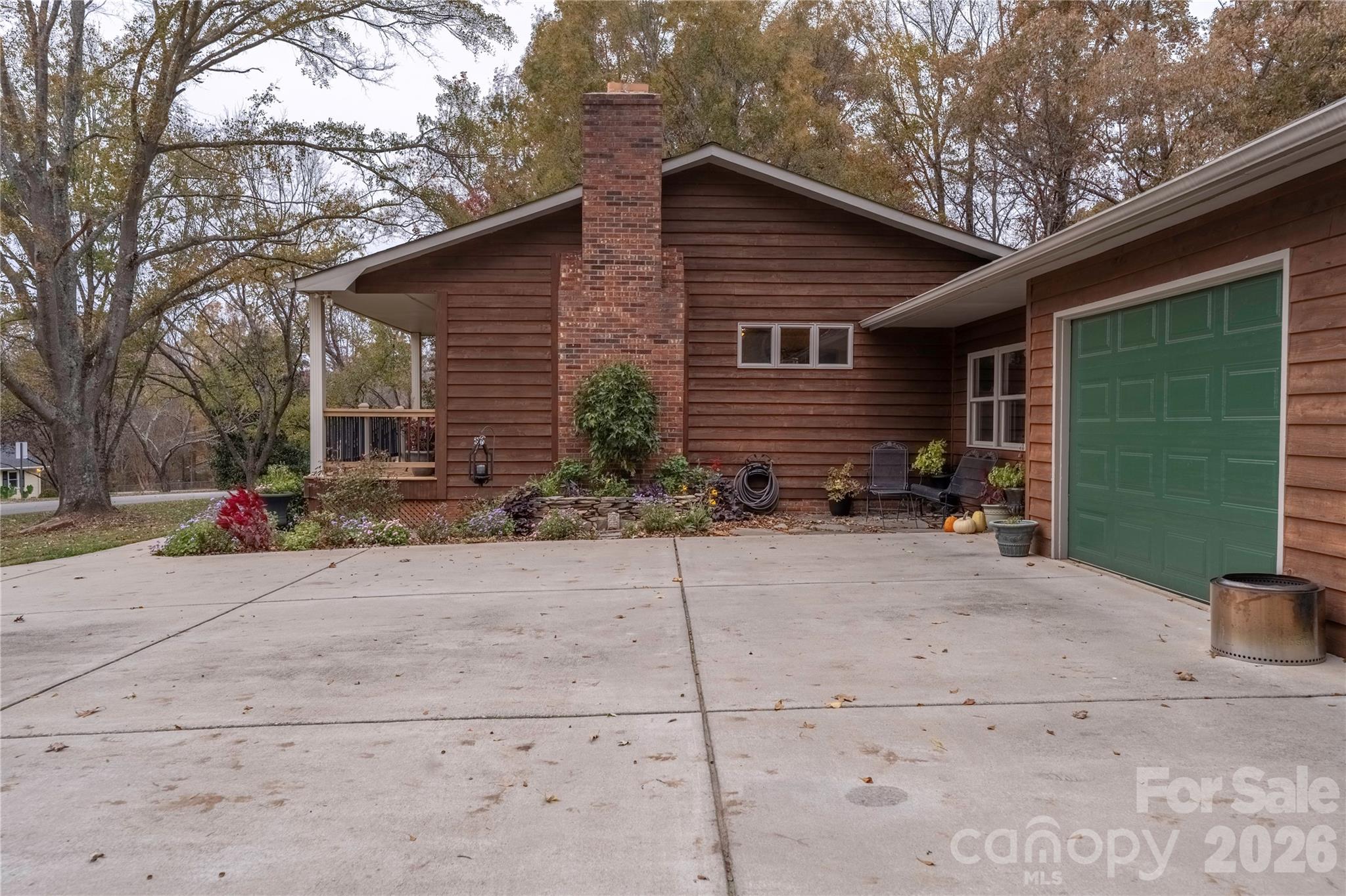 2174 Lynmore Drive