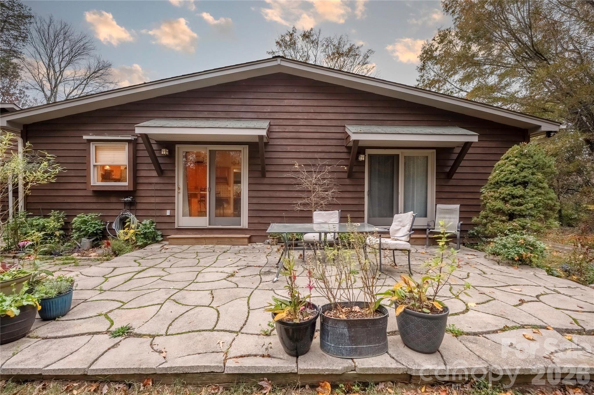 2174 Lynmore Drive
