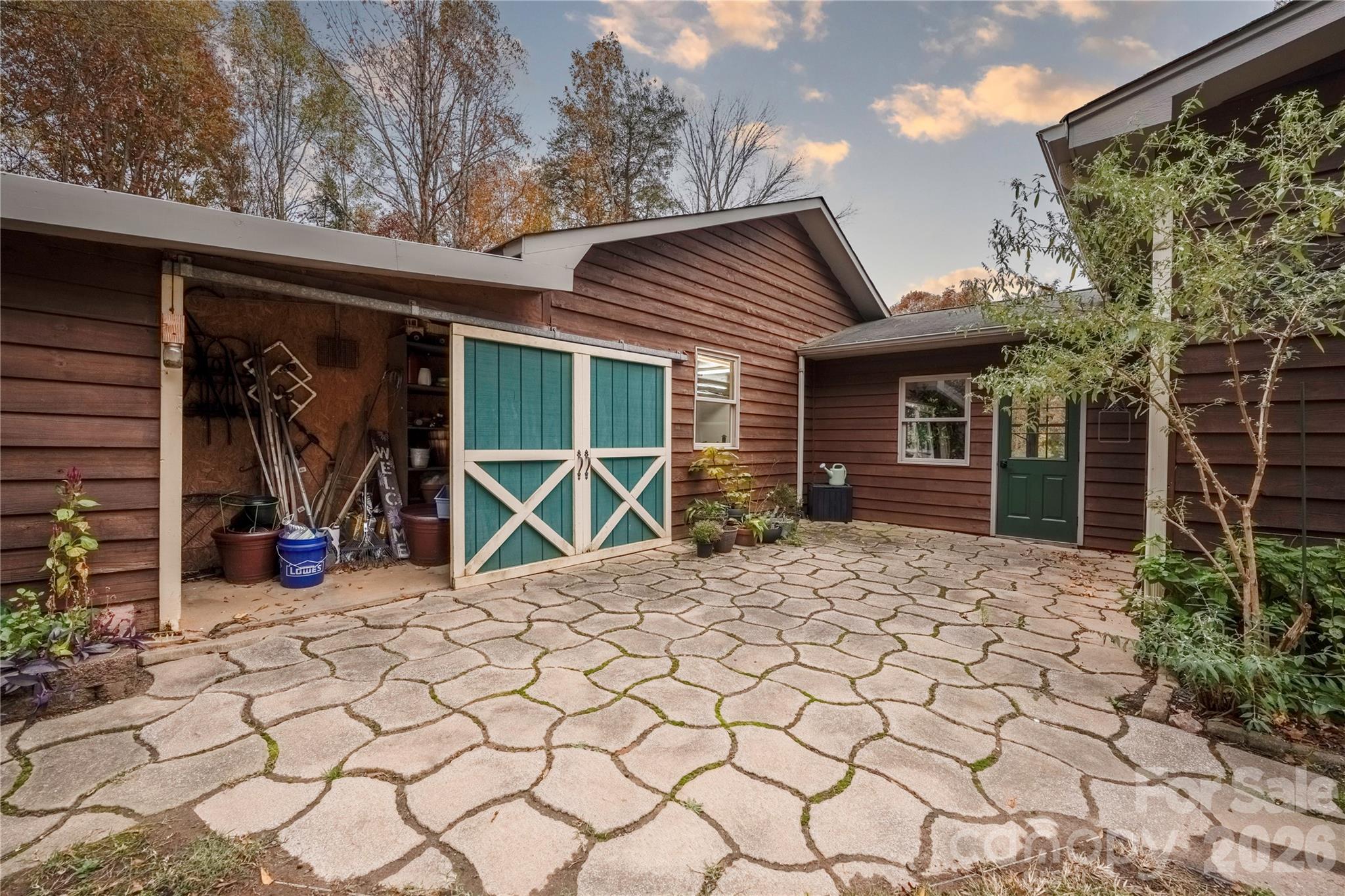 2174 Lynmore Drive