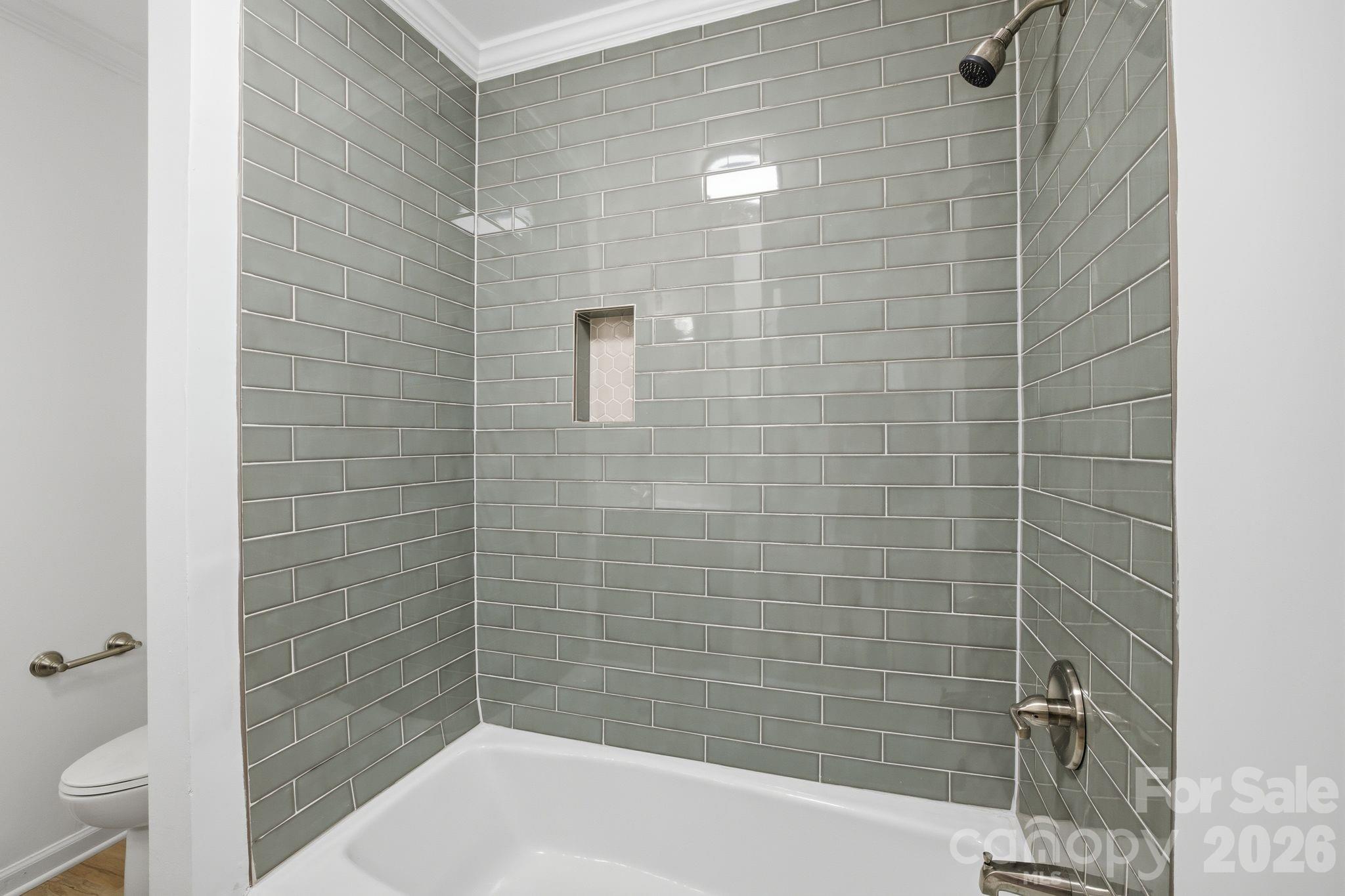413 W 8th Street