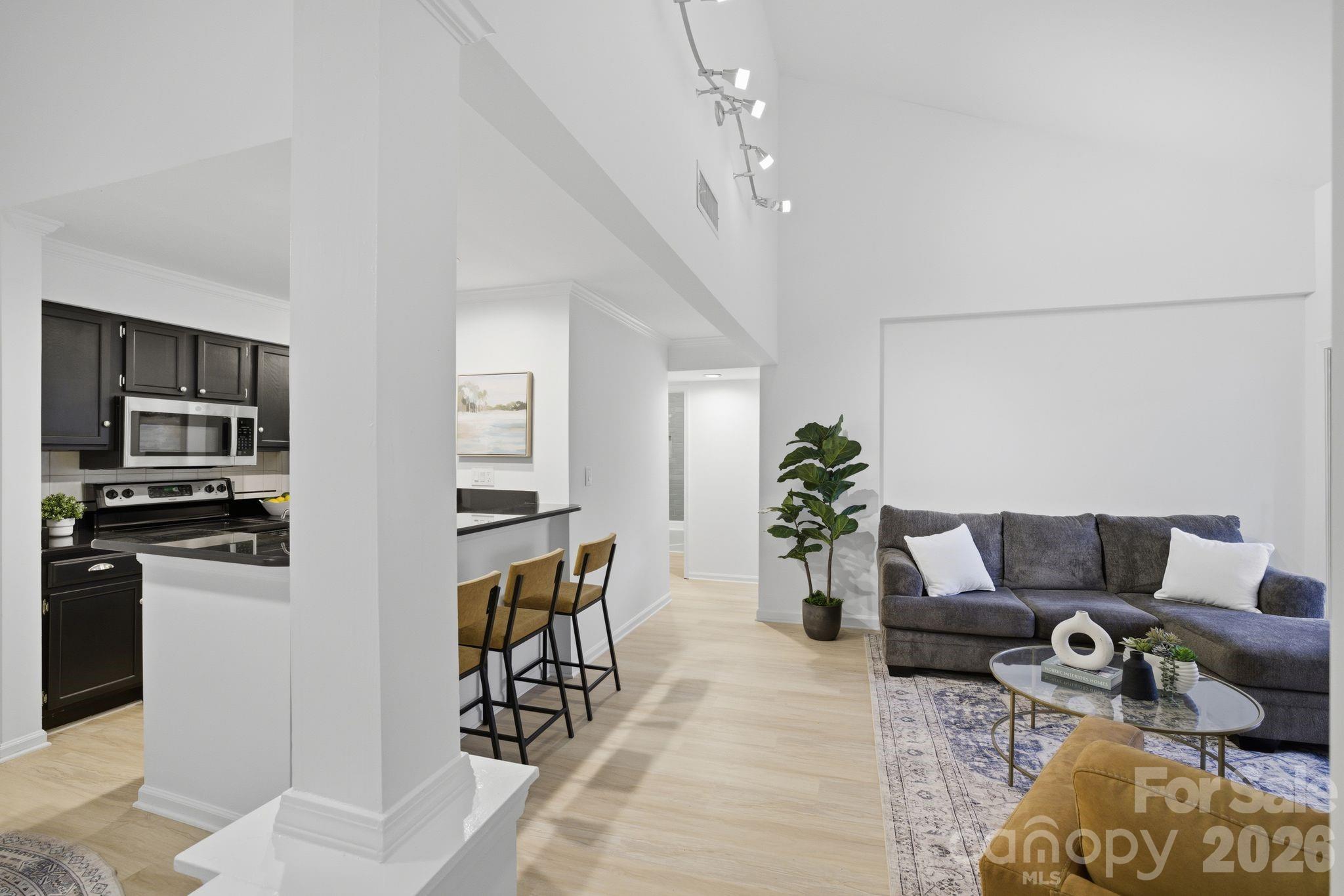 413 W 8th Street