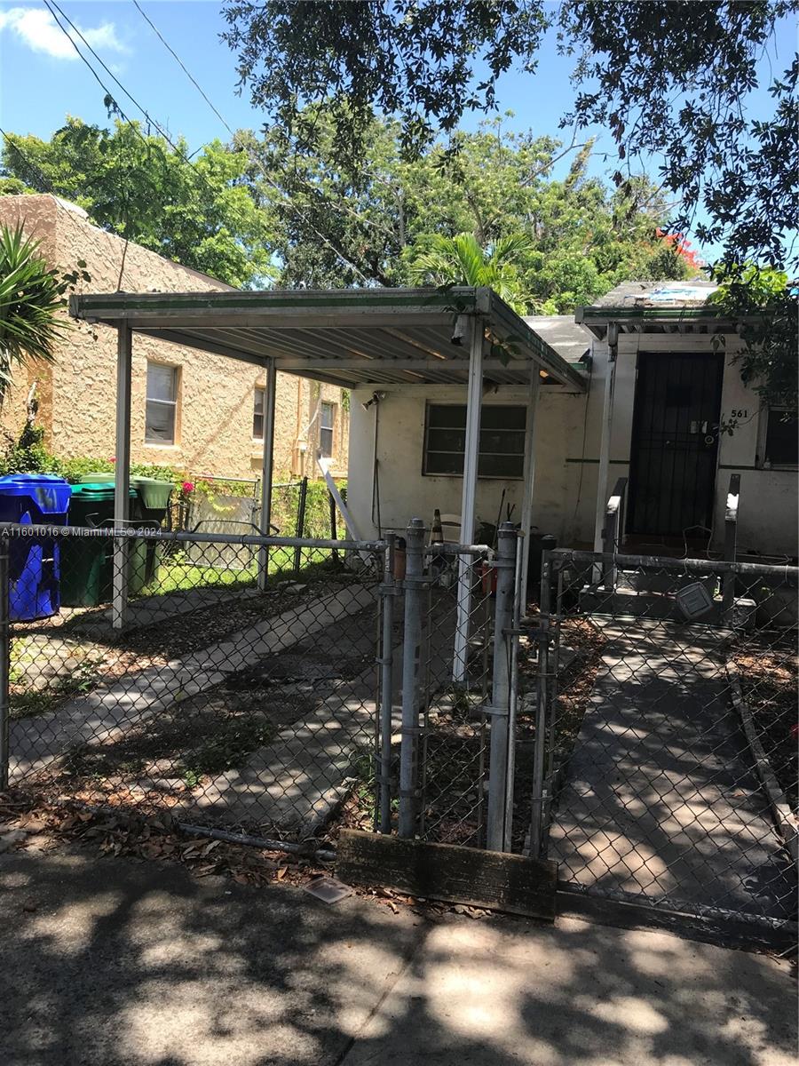561 NW 41st St