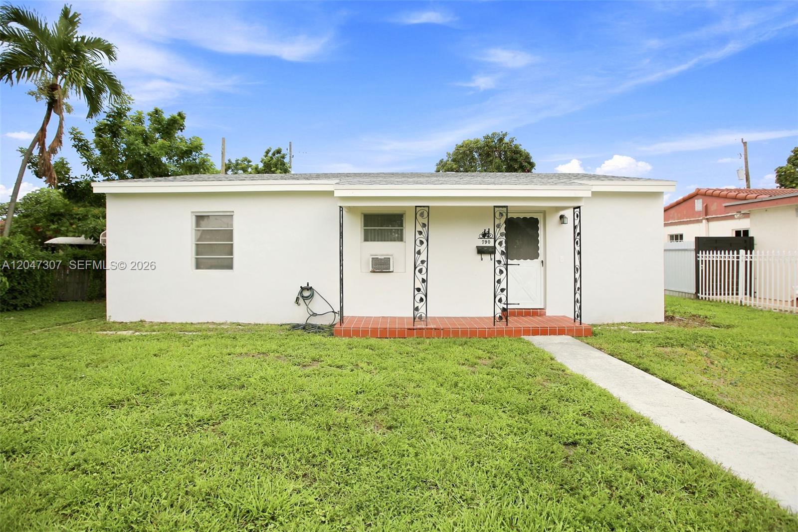 790 E 6th Pl