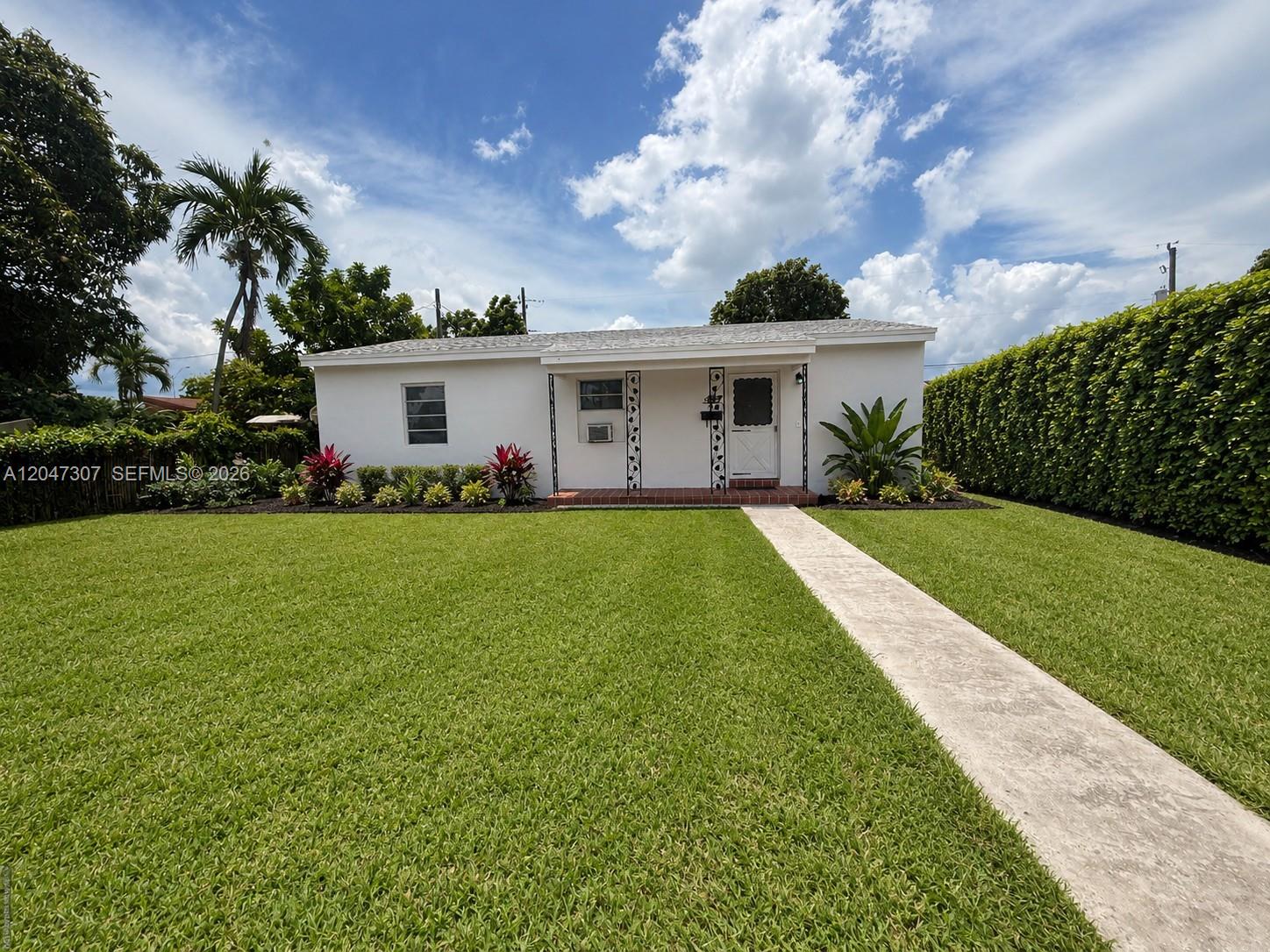 790 E 6th Pl