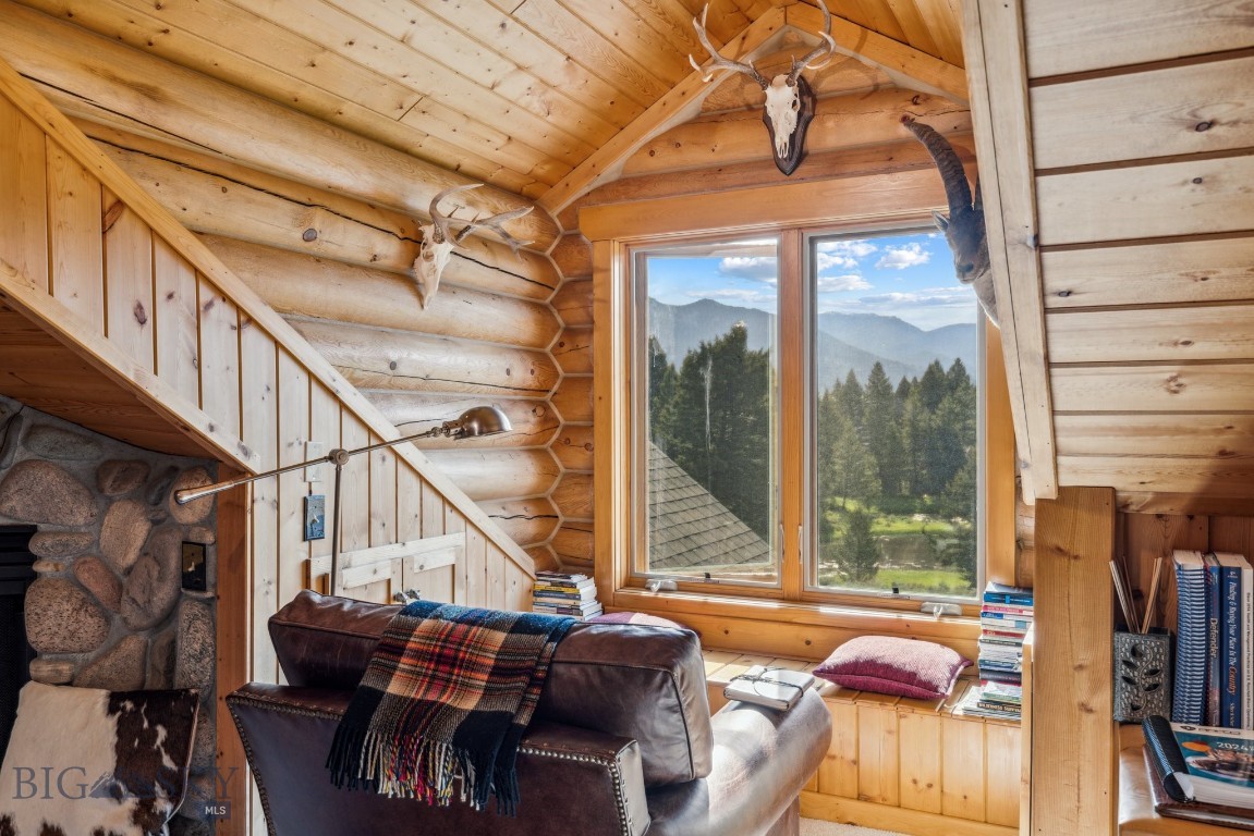 238 Great Gray Hollow