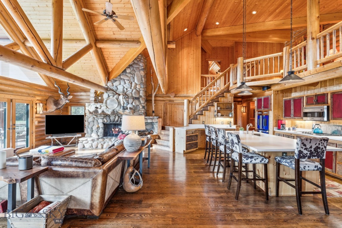 238 Great Gray Hollow