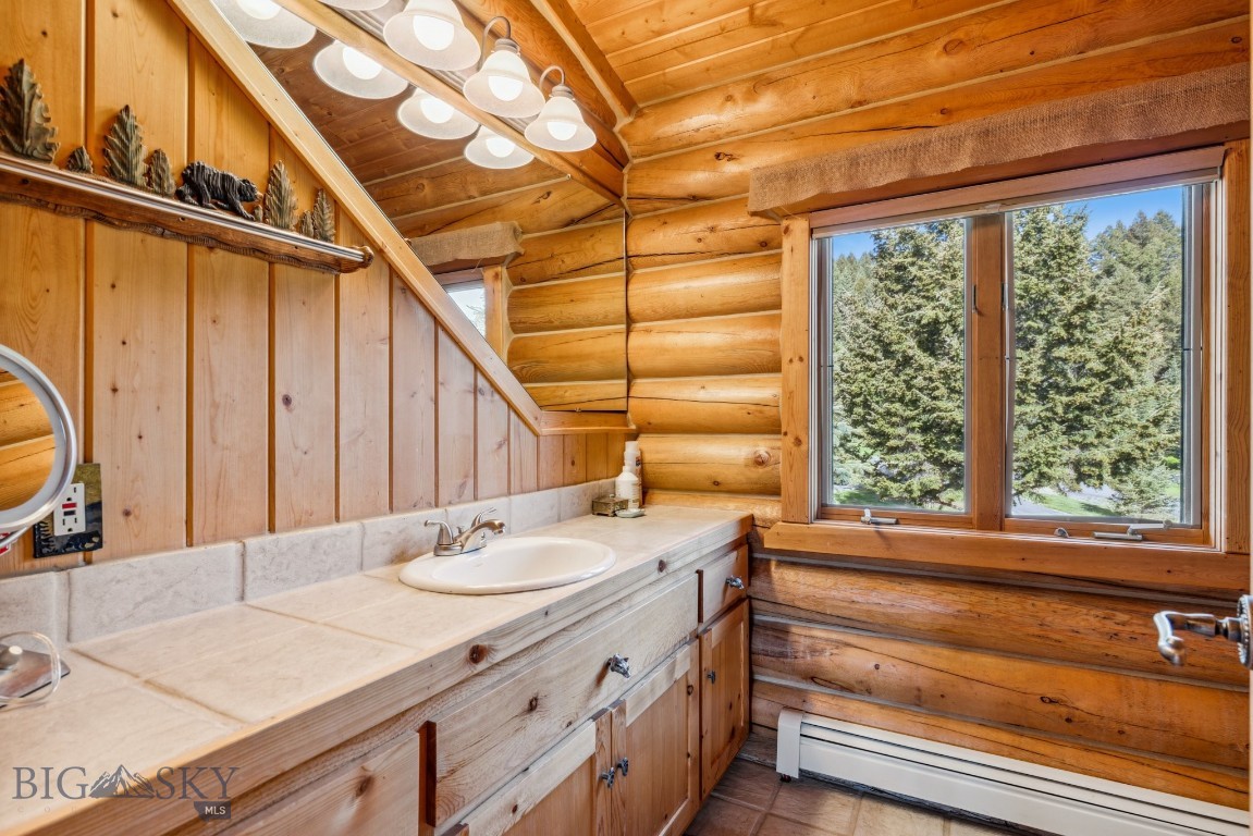 238 Great Gray Hollow