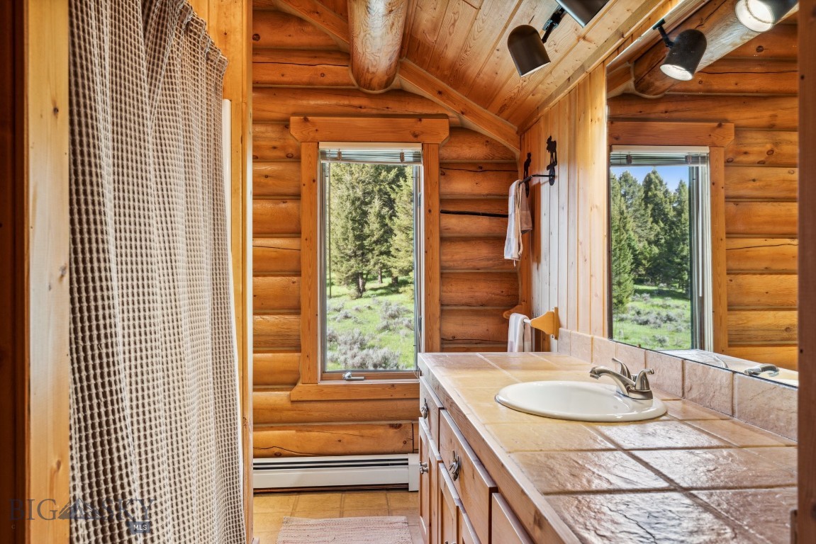 238 Great Gray Hollow