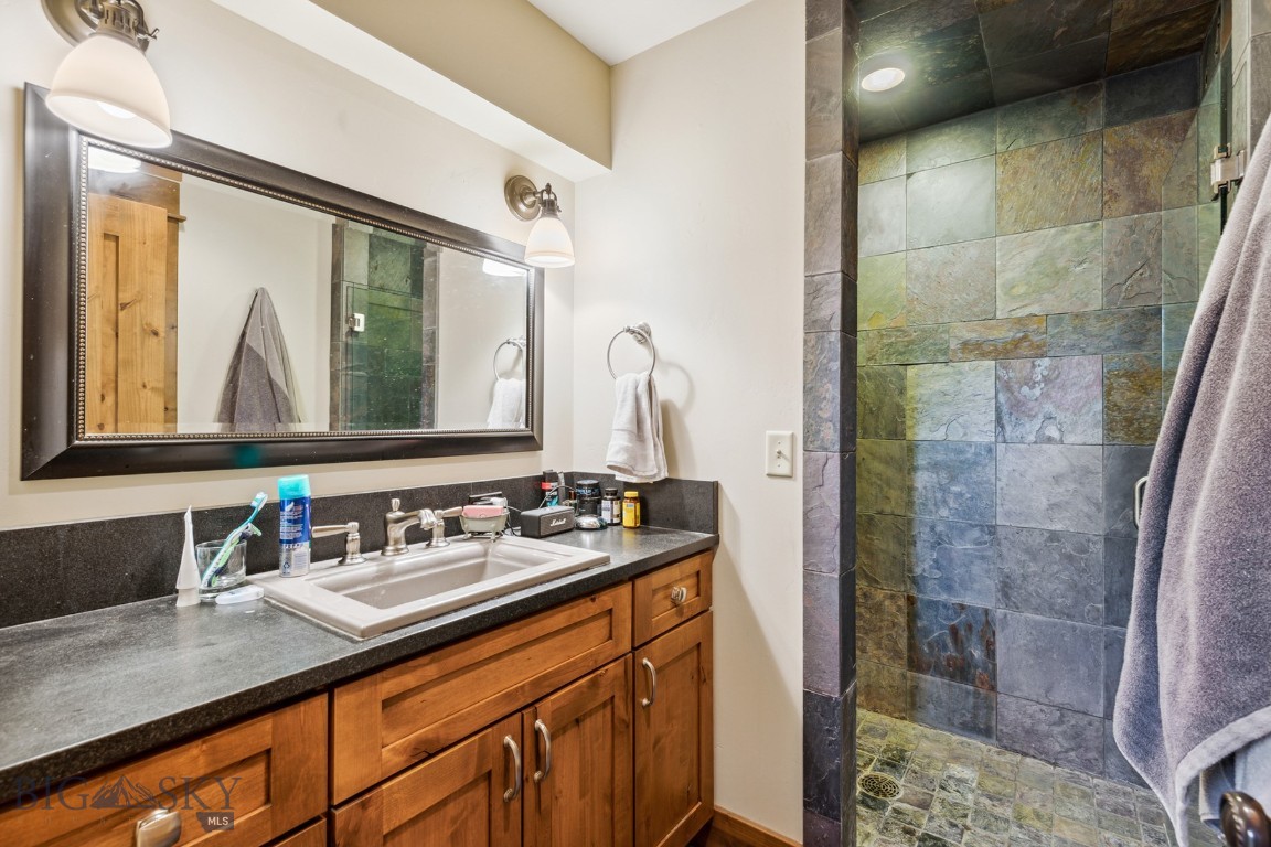 238 Great Gray Hollow