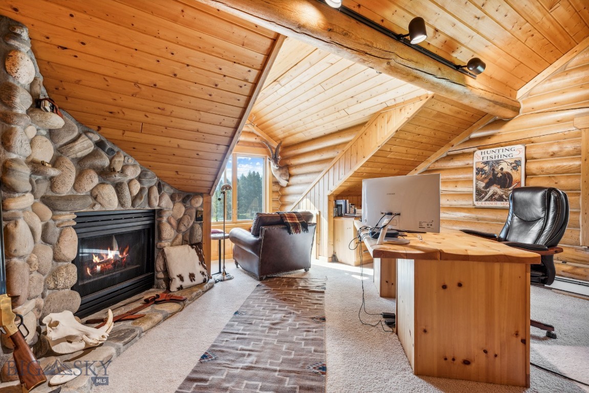 238 Great Gray Hollow