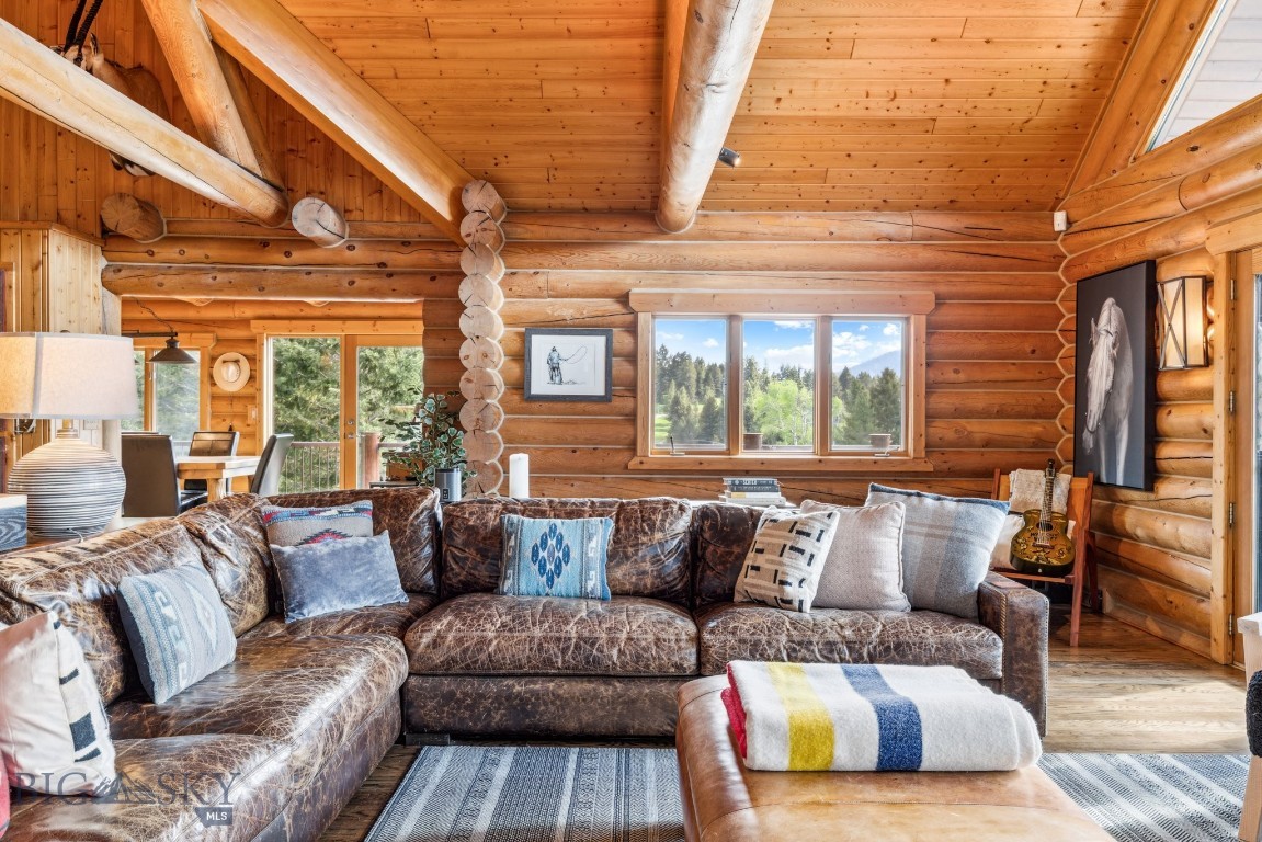 238 Great Gray Hollow