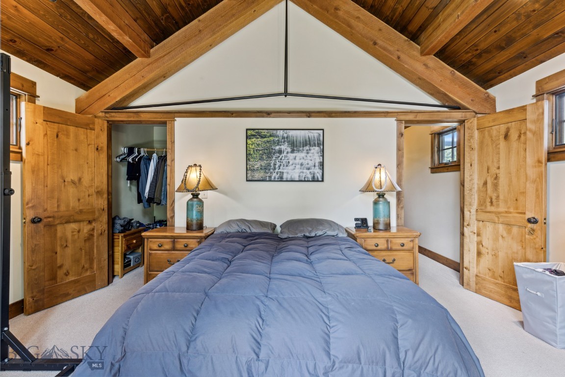 238 Great Gray Hollow