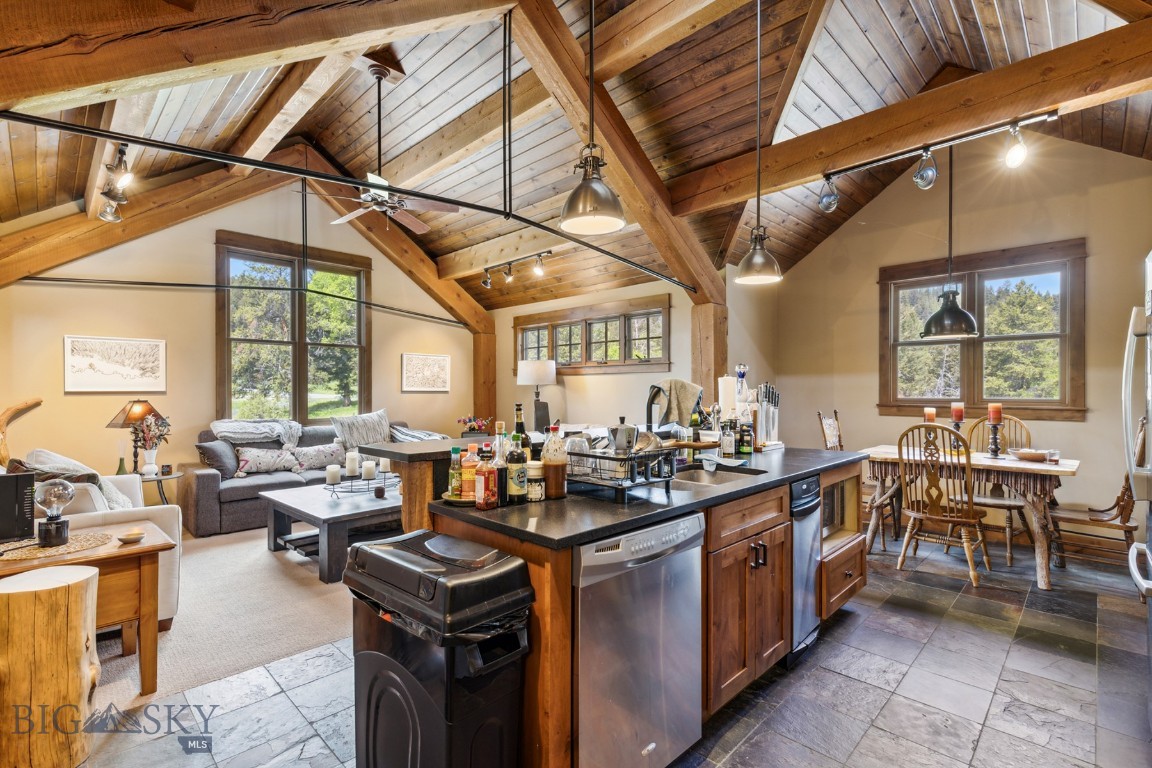 238 Great Gray Hollow