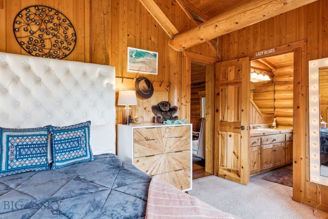 238 Great Gray Hollow