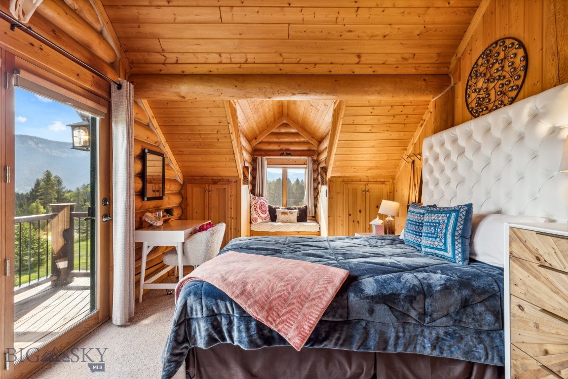 238 Great Gray Hollow