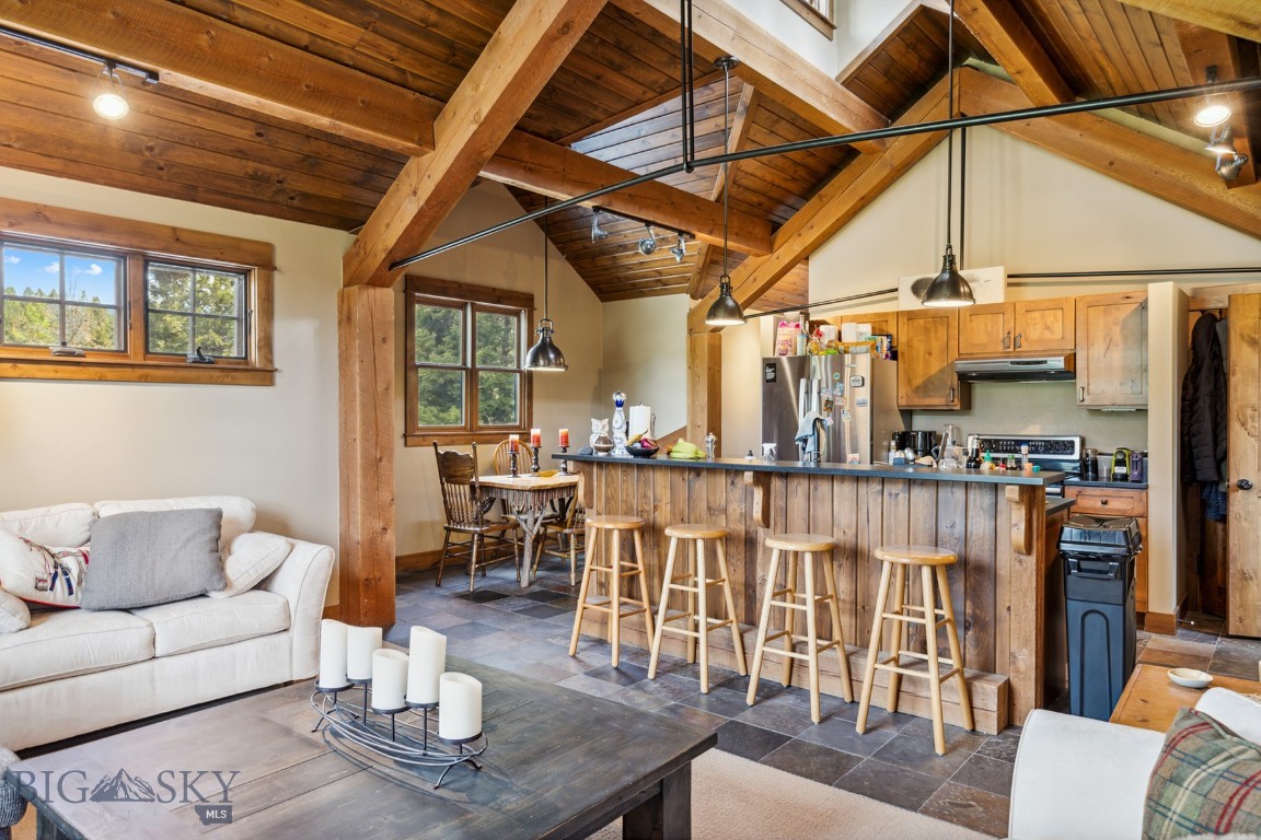 238 Great Gray Hollow