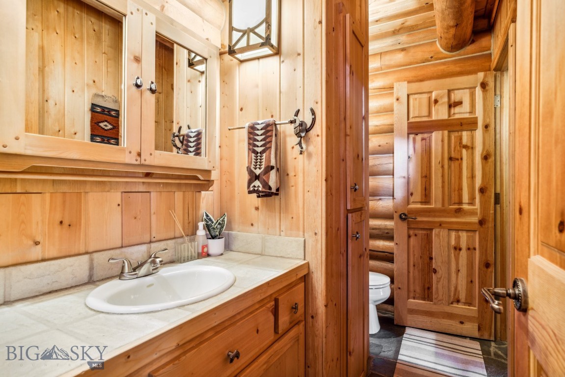 238 Great Gray Hollow