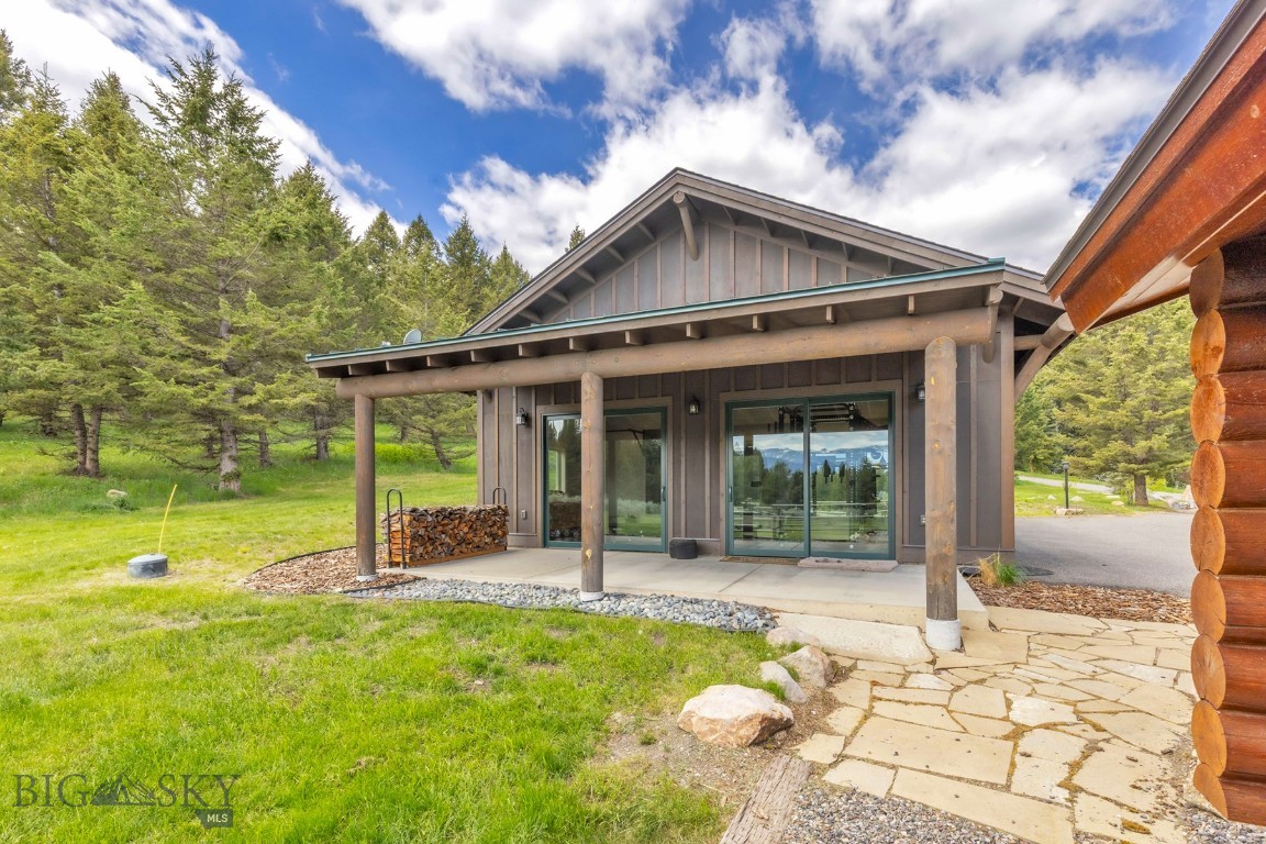 238 Great Gray Hollow