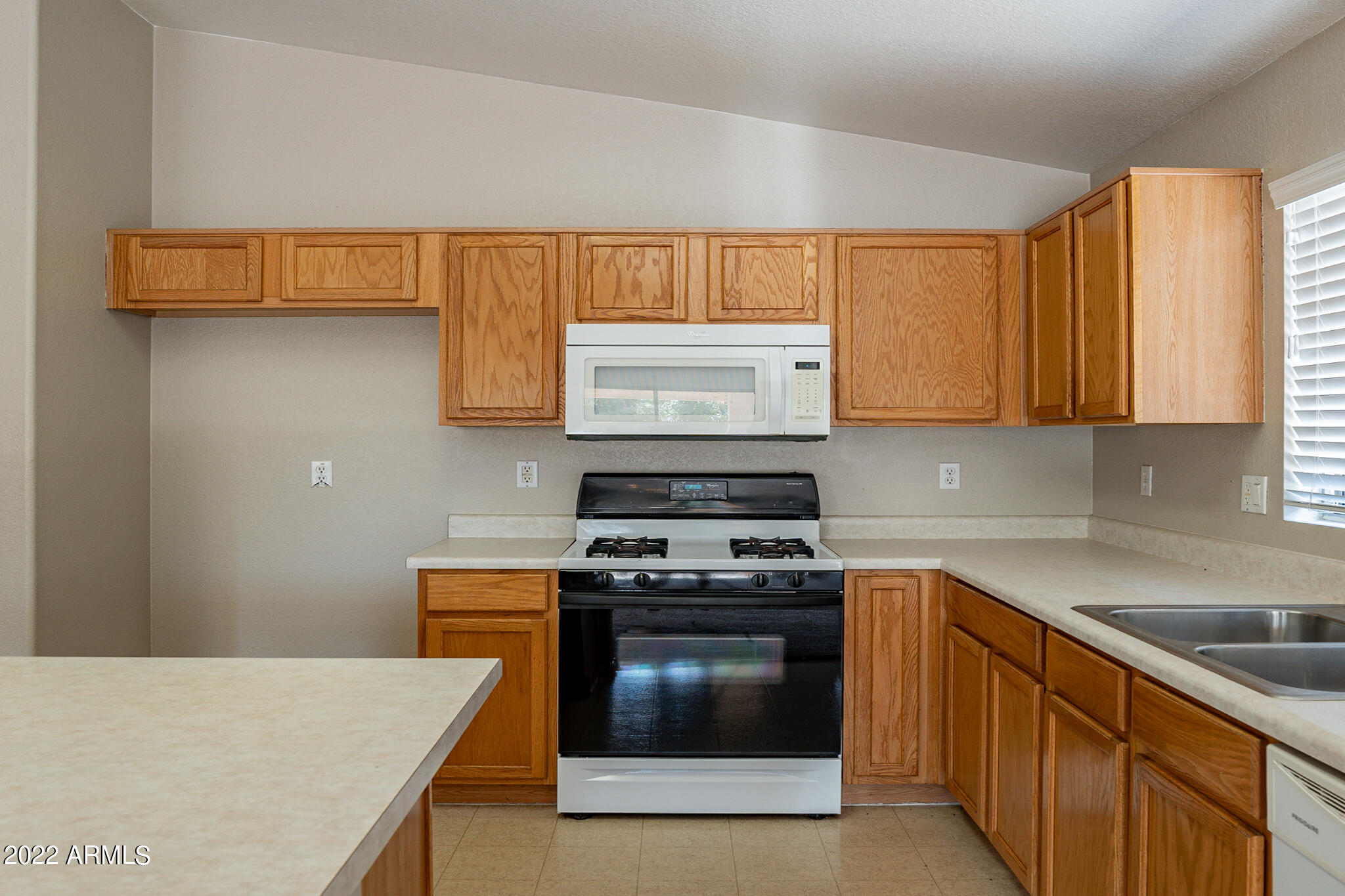 1331 E VERNOA Street Unit: 23