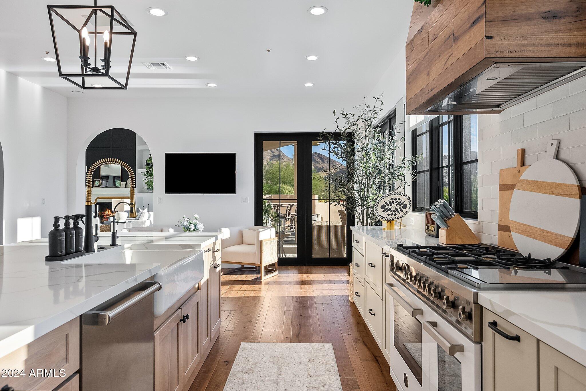 10801 E HAPPY VALLEY Road, 10