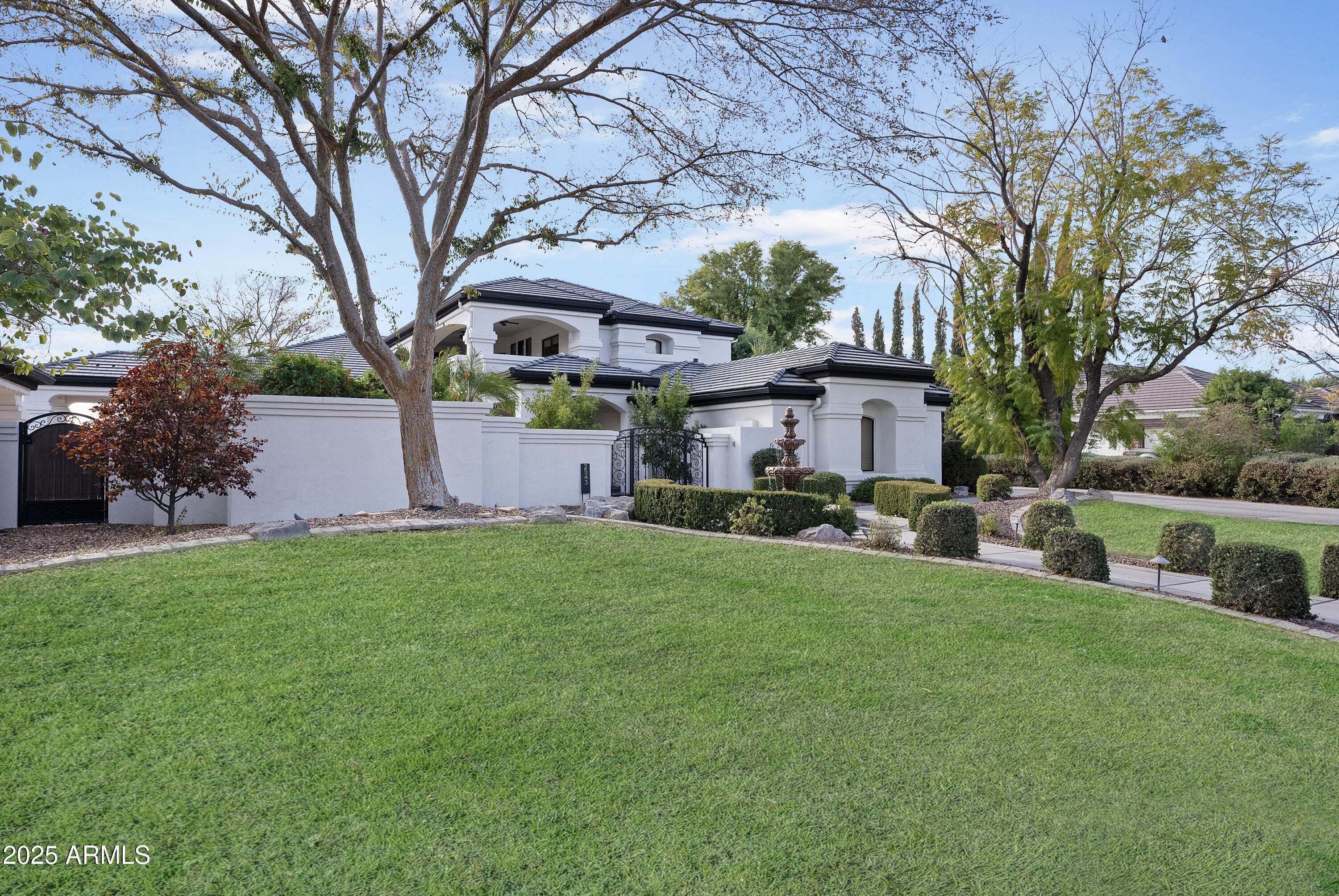 2543 E LINDA Lane