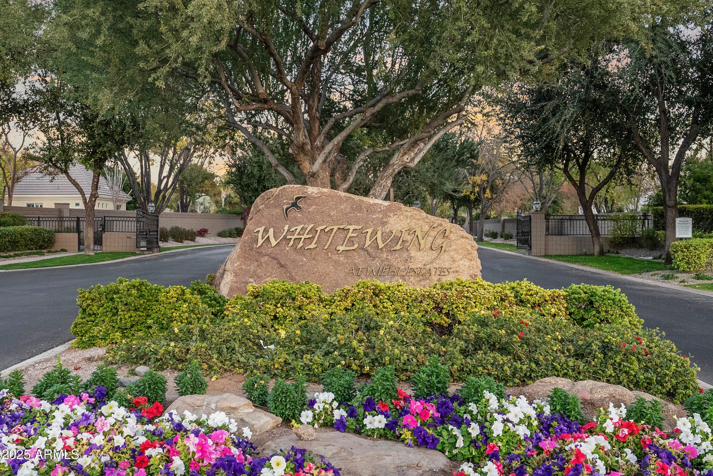 2543 E LINDA Lane