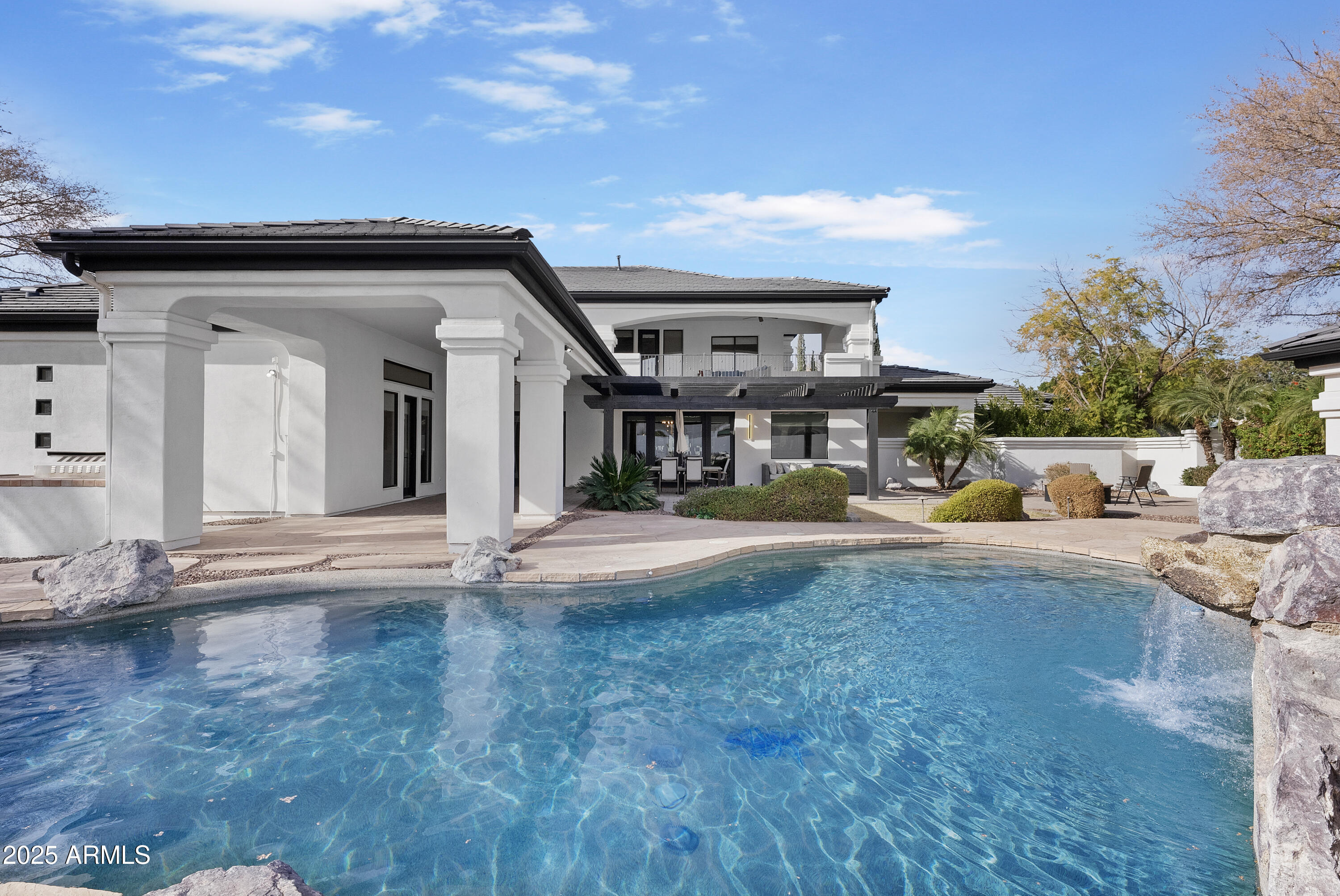 2543 E LINDA Lane