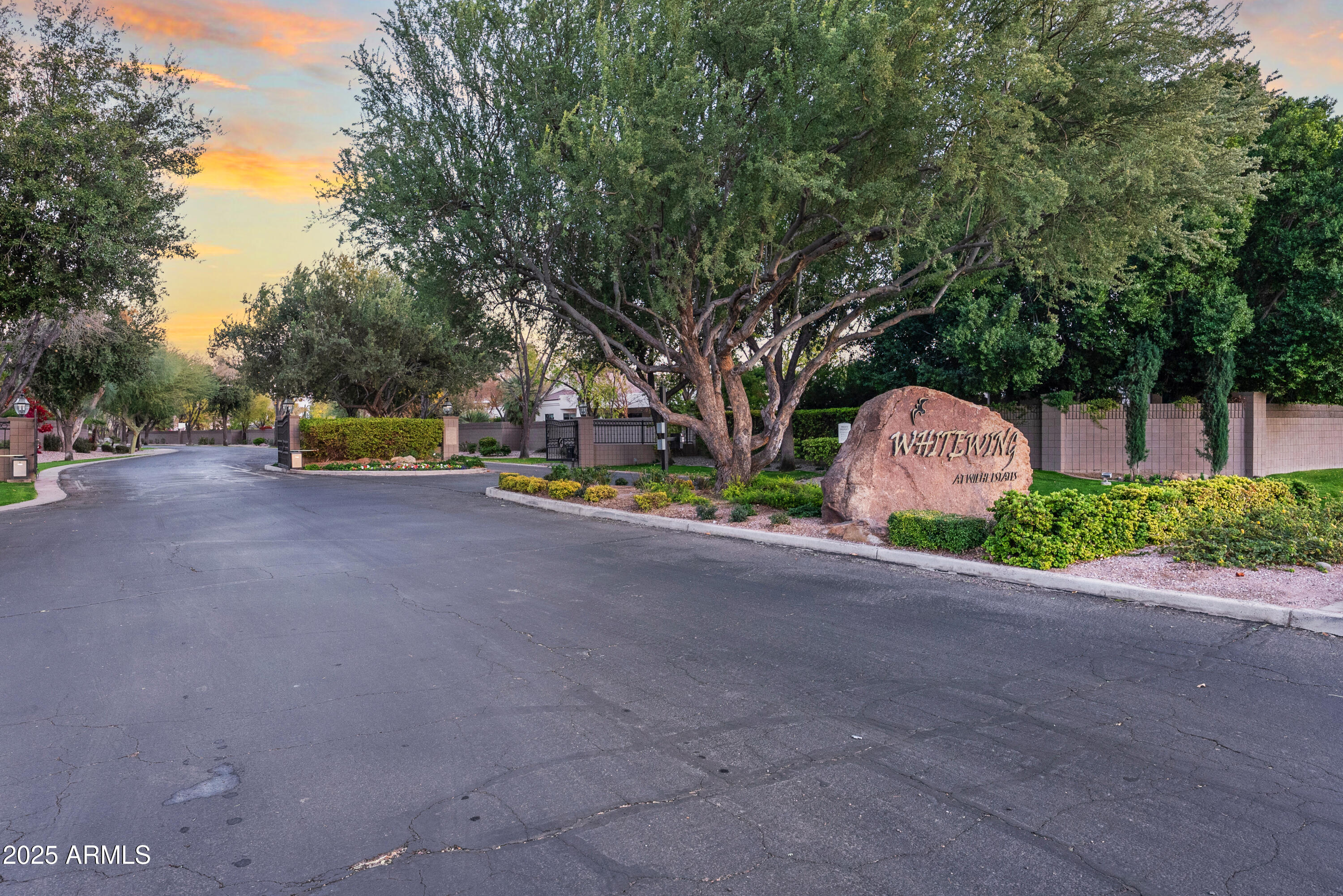 2543 E LINDA Lane