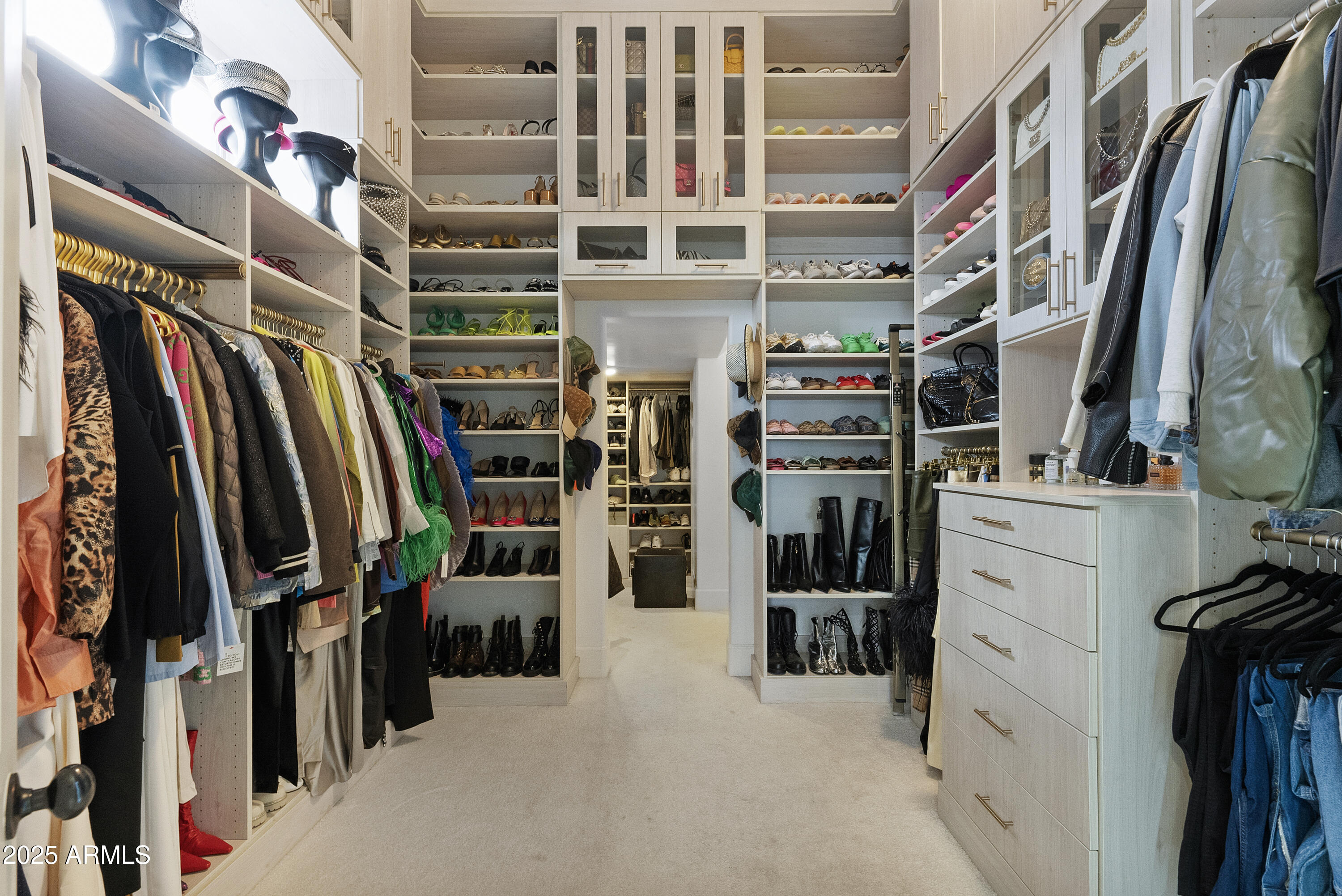 2543 E LINDA Lane