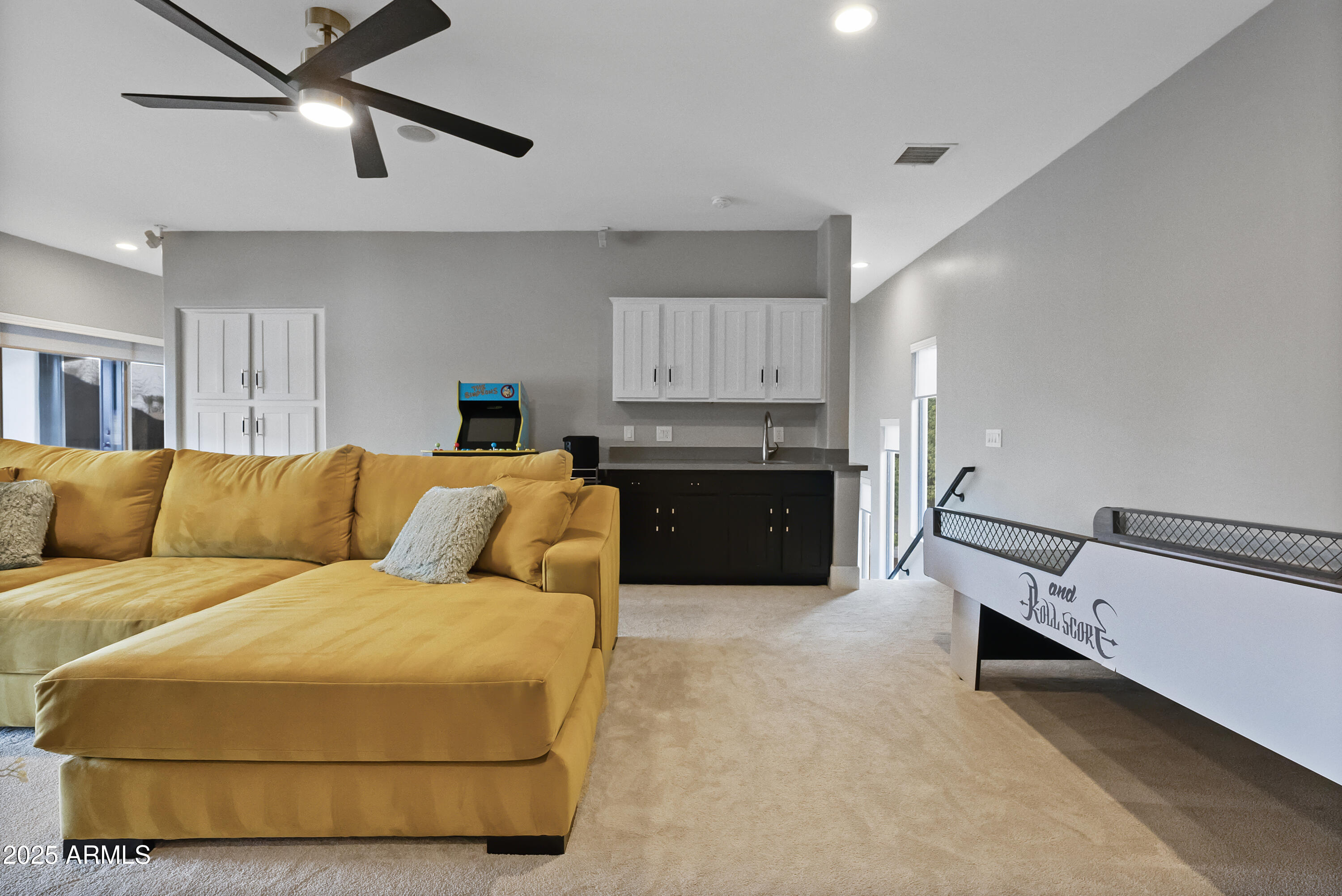 2543 E LINDA Lane