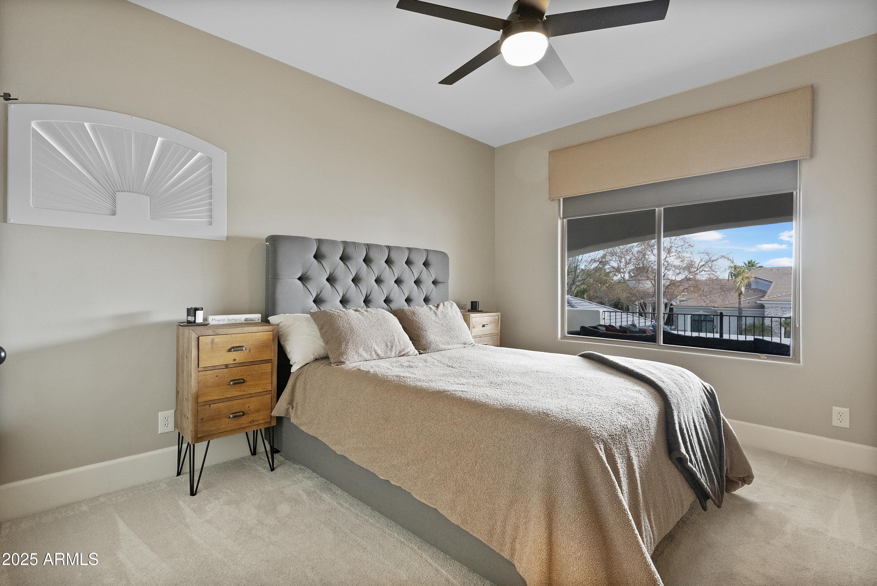 2543 E LINDA Lane
