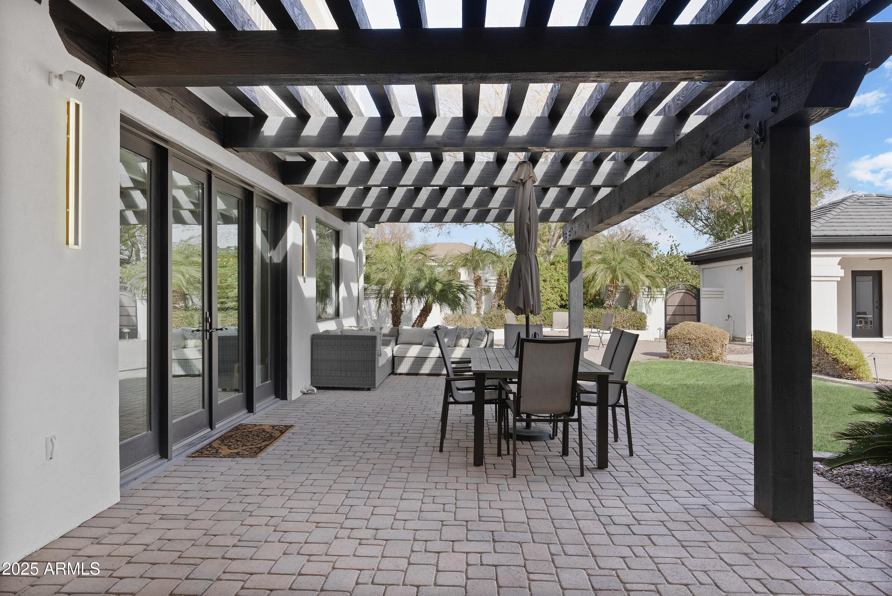2543 E LINDA Lane