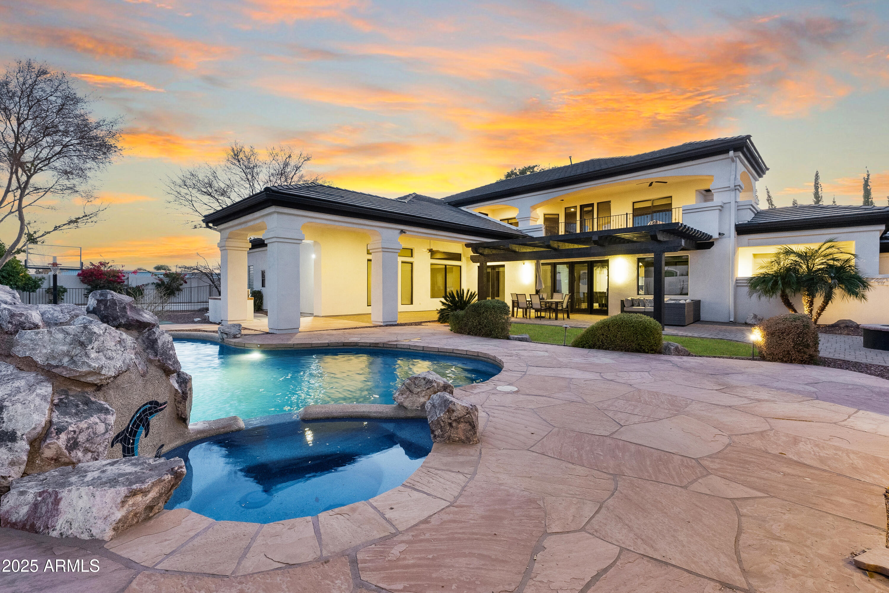 2543 E LINDA Lane
