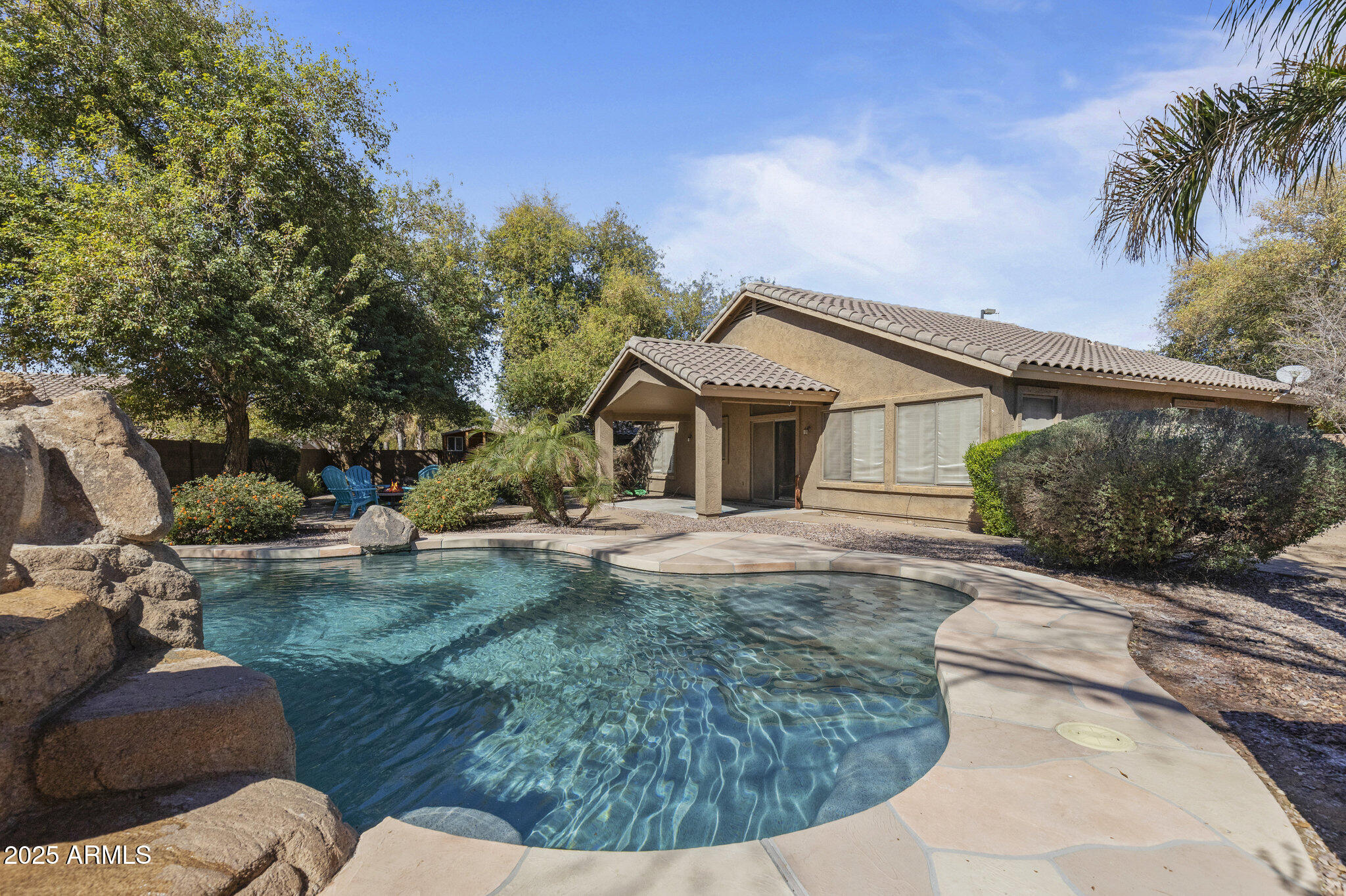 1113 E DEVON Drive