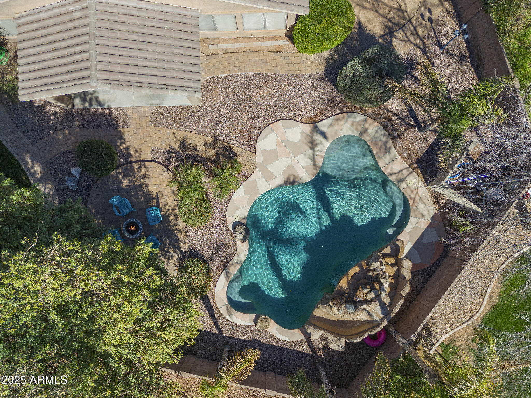 1113 E DEVON Drive