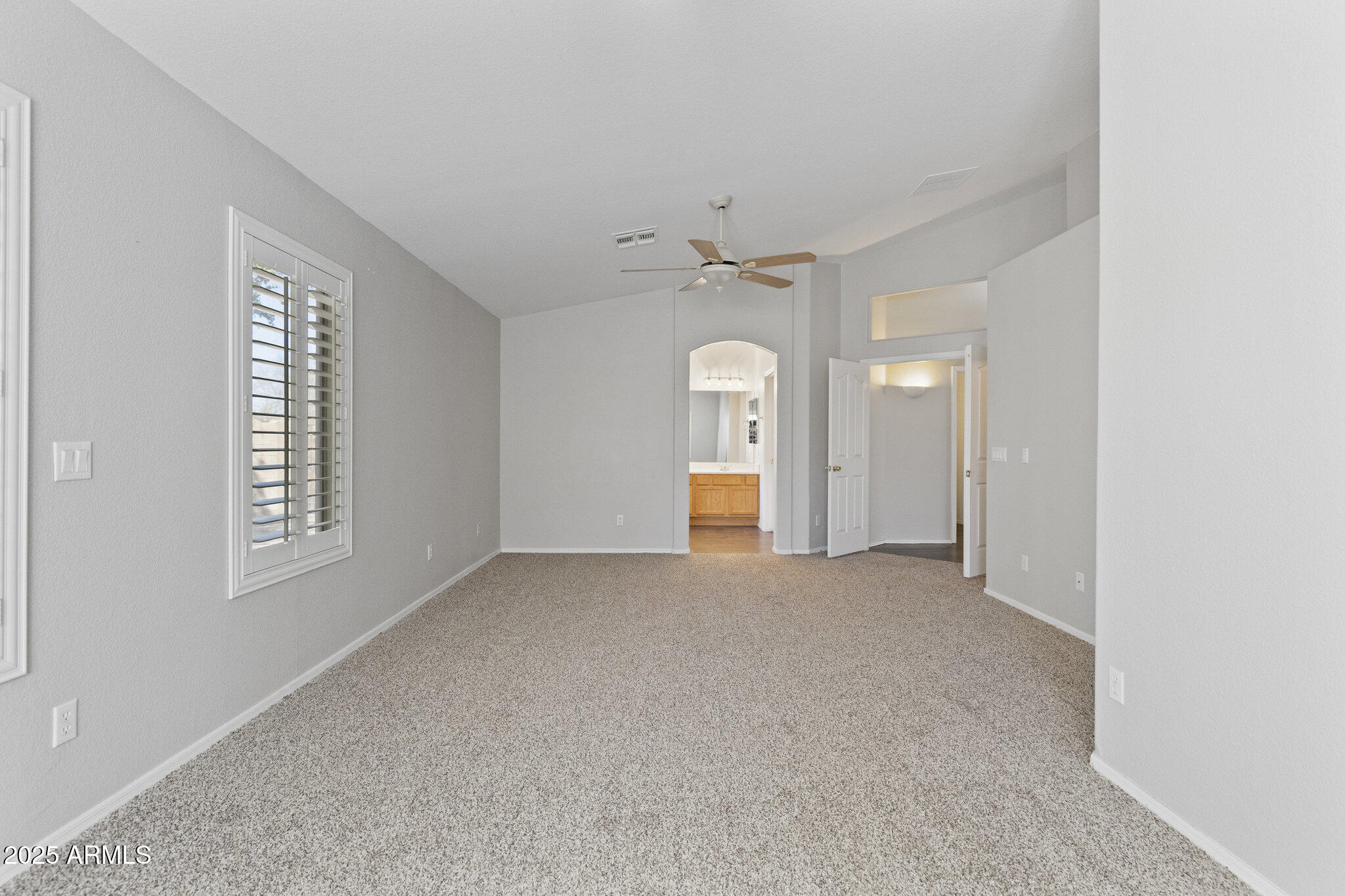 1113 E DEVON Drive